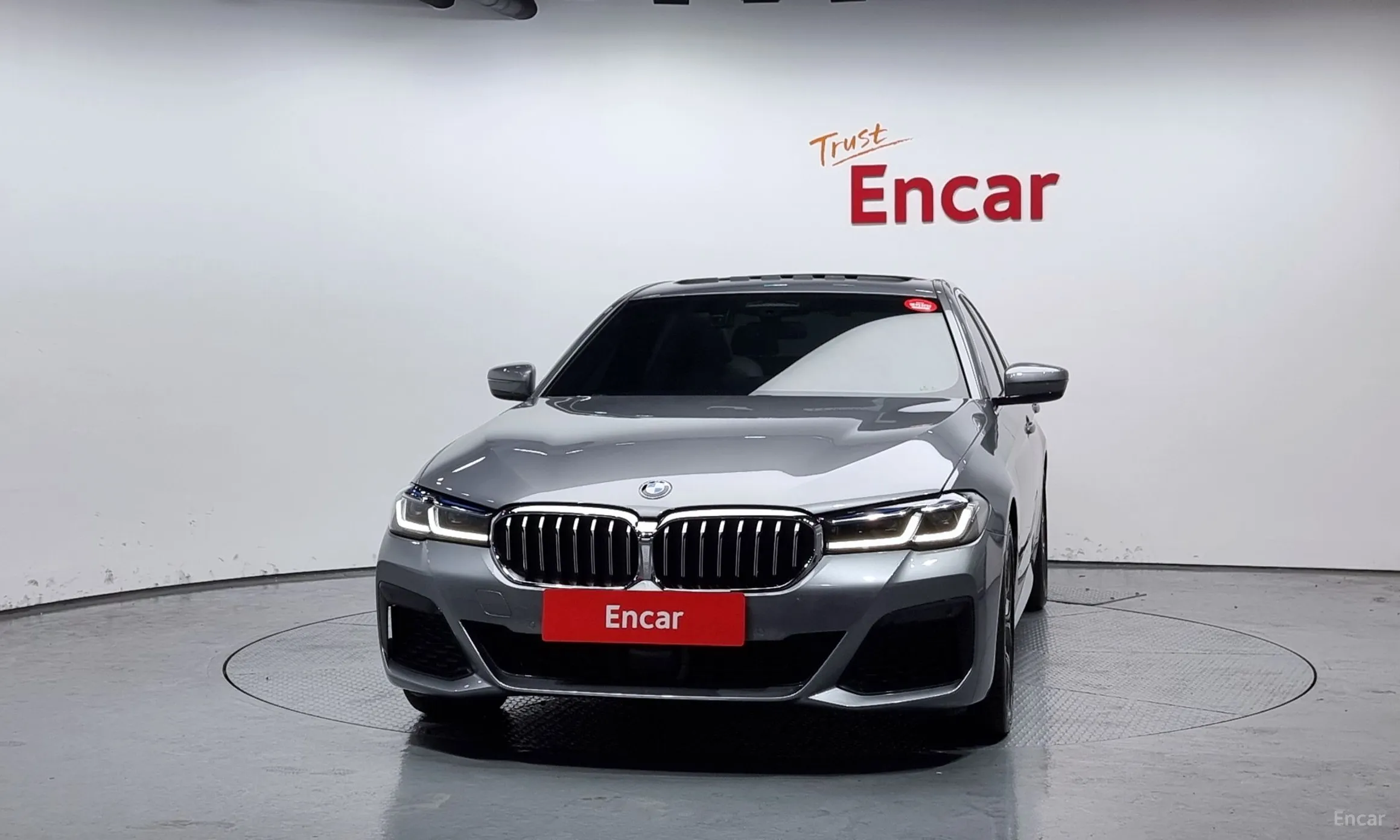 BMW 5 Series (G30) превью 2