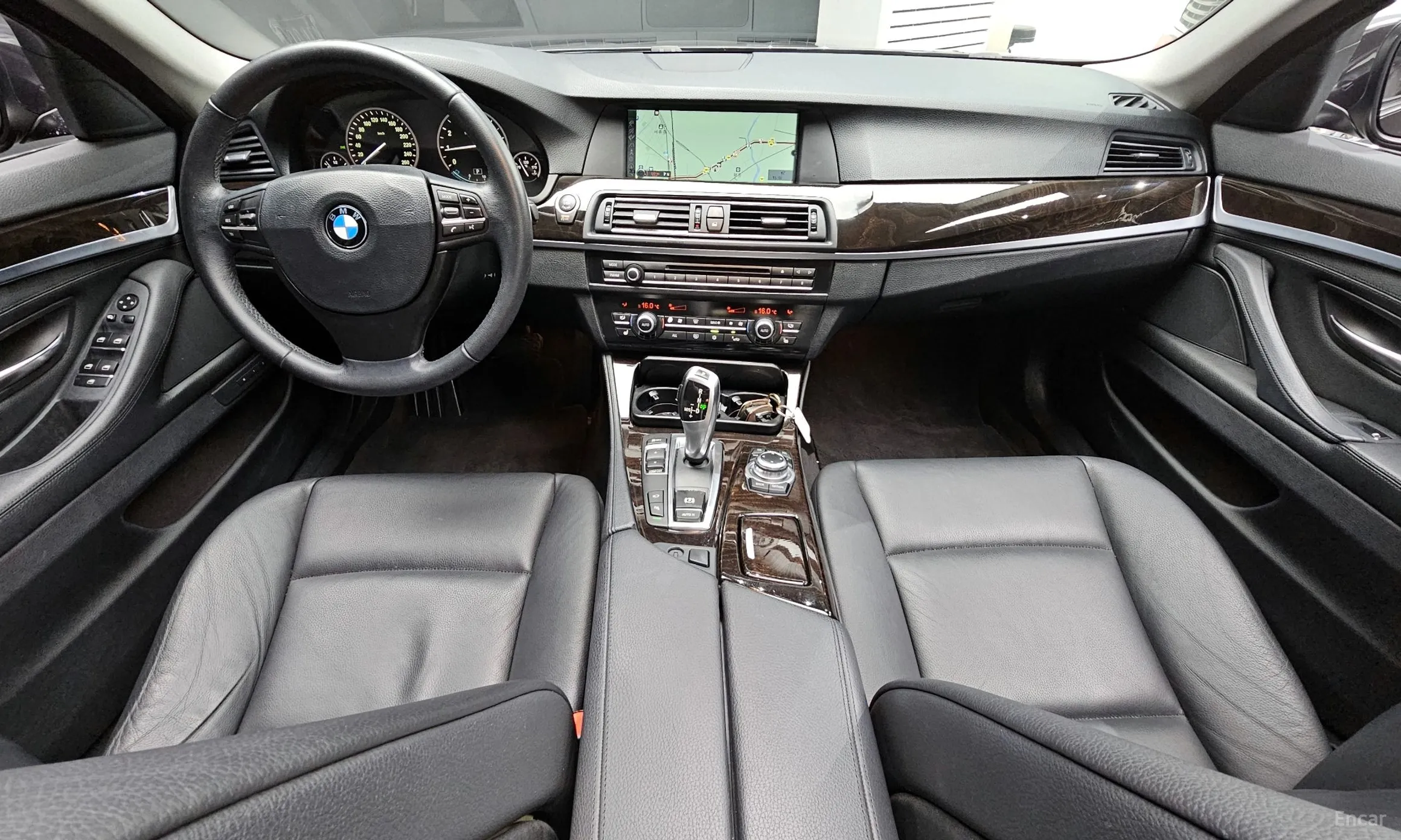 BMW 5 Series (F10) превью 4