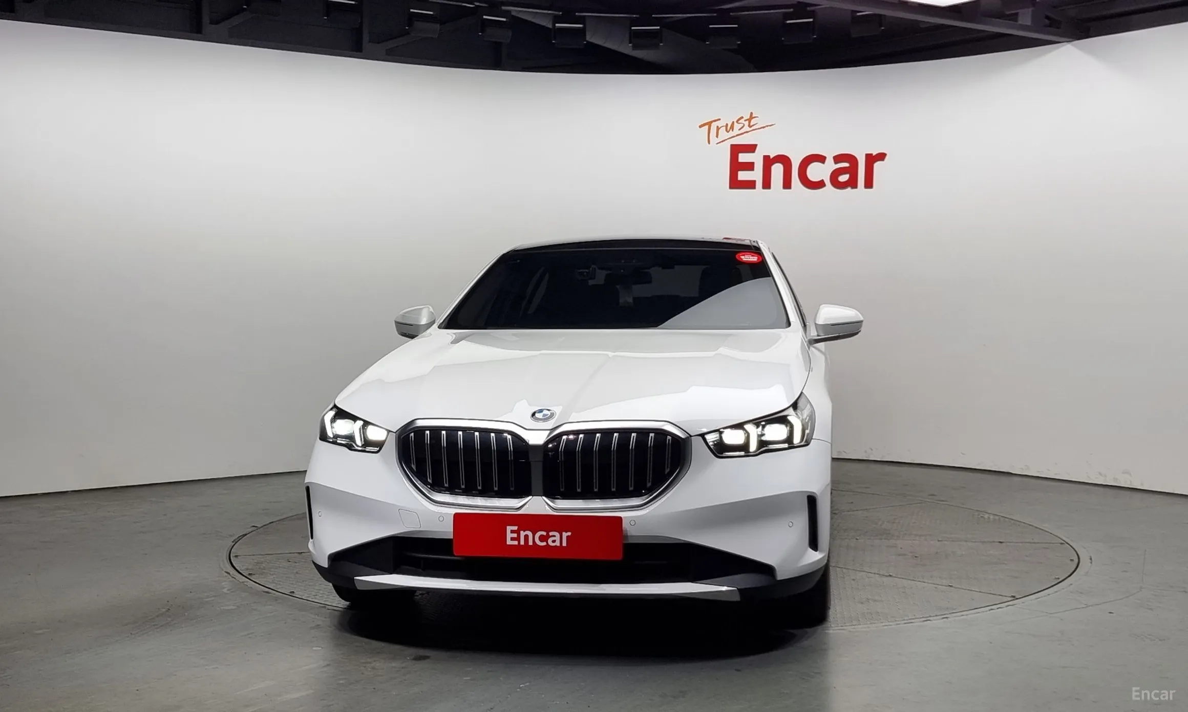 BMW 5 Series (G60) превью 2