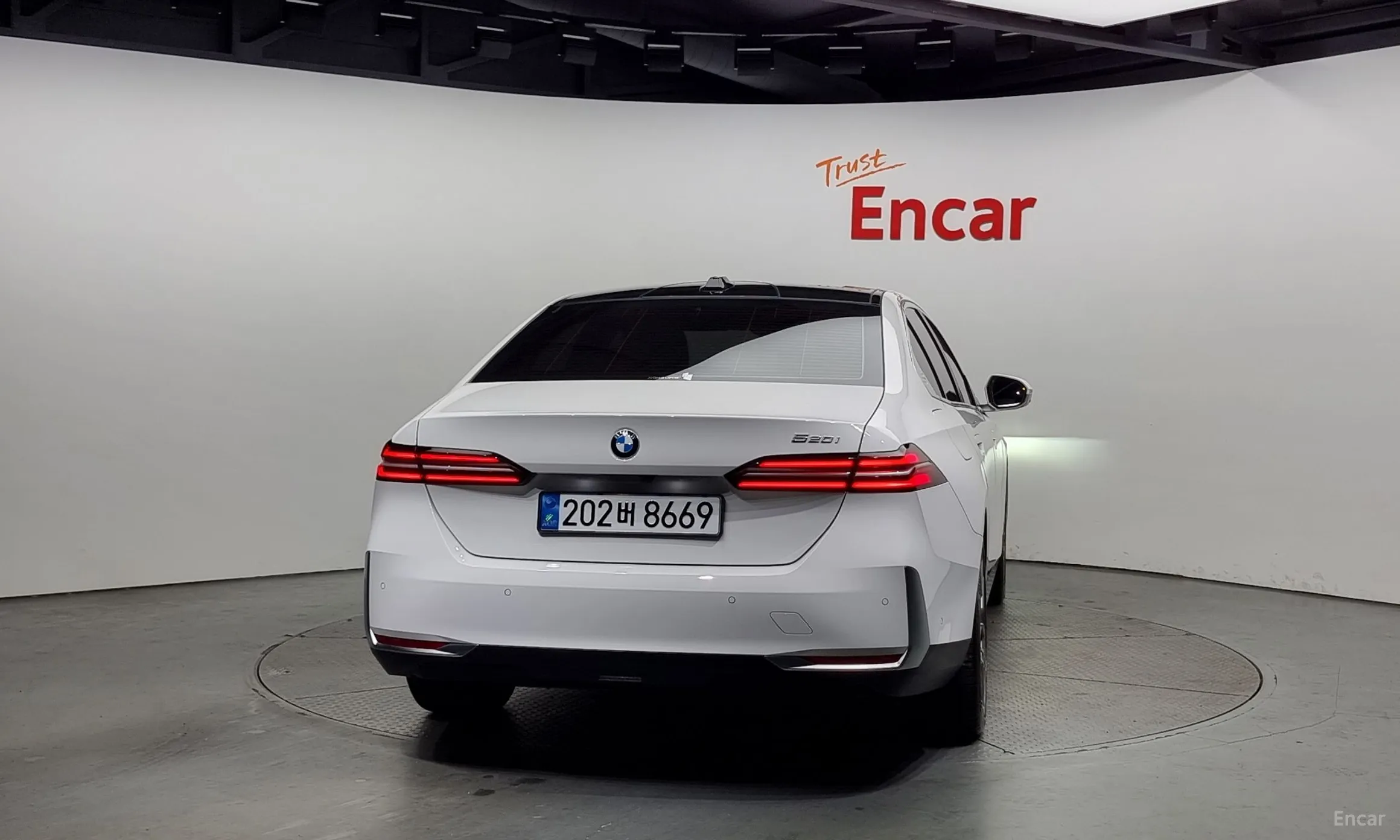 BMW 5 Series (G60) превью 3