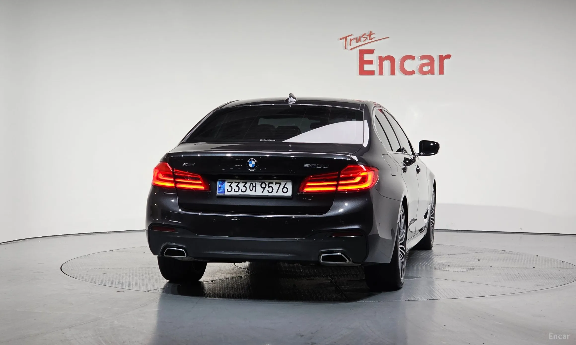 BMW 5 Series (G30) превью 3