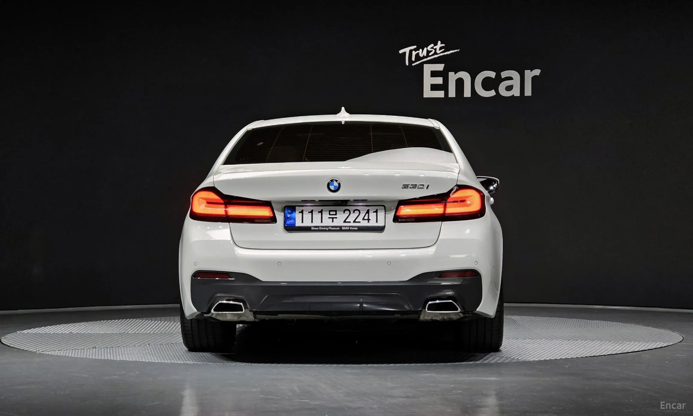 BMW 5 Series (G30) превью 3