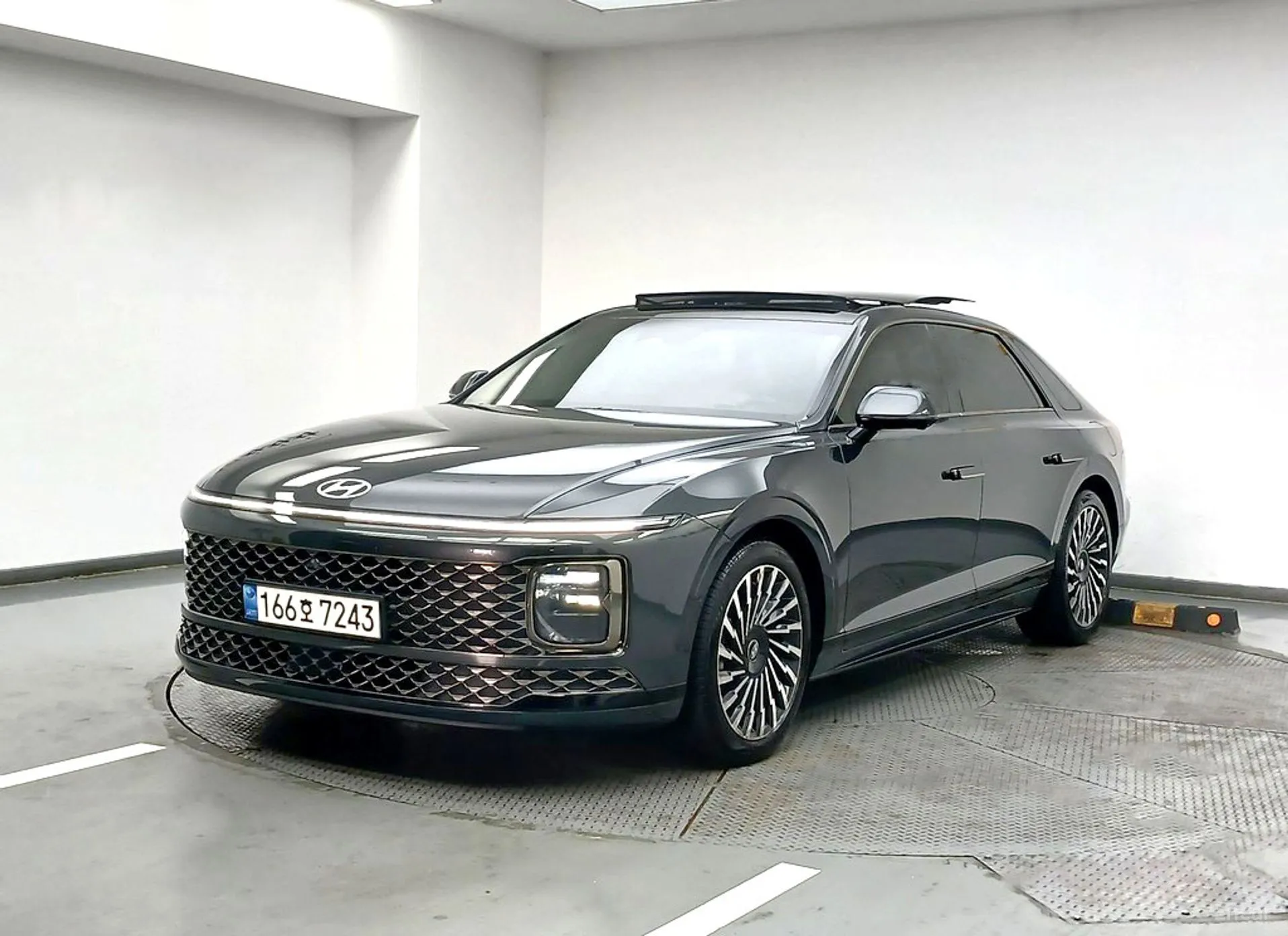 Hyundai Grandeur (GN7)