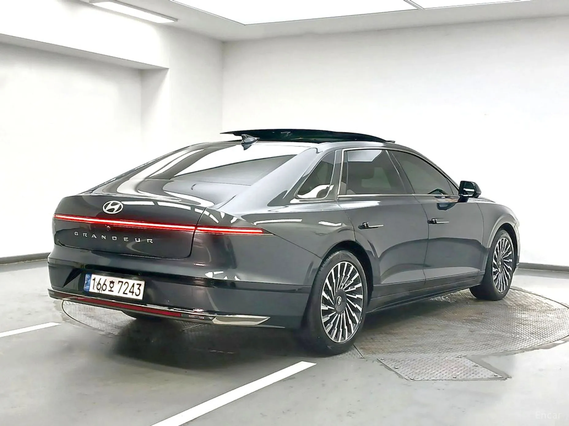 Hyundai Grandeur (GN7)