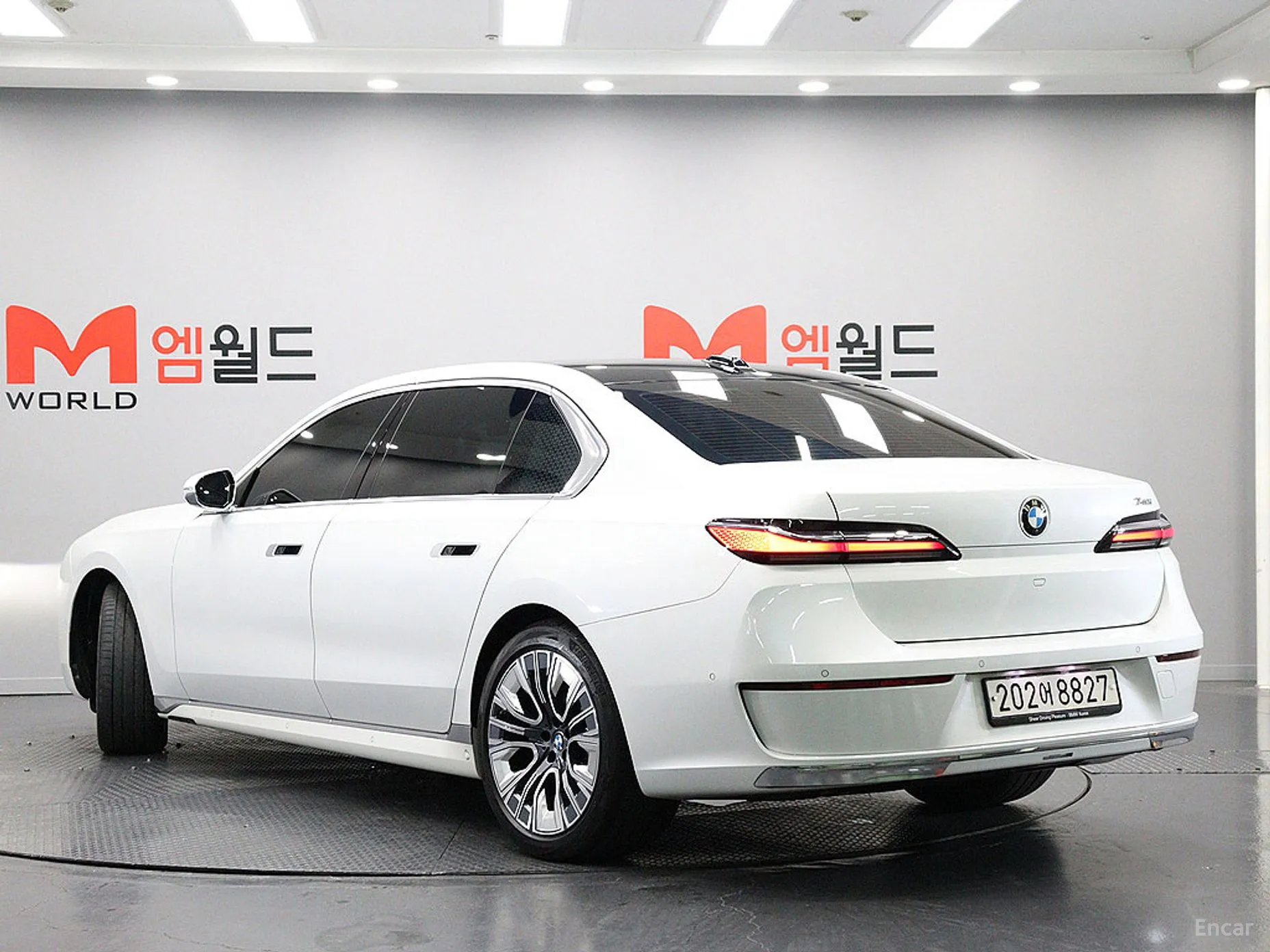 BMW 7 Series (G70) превью 3