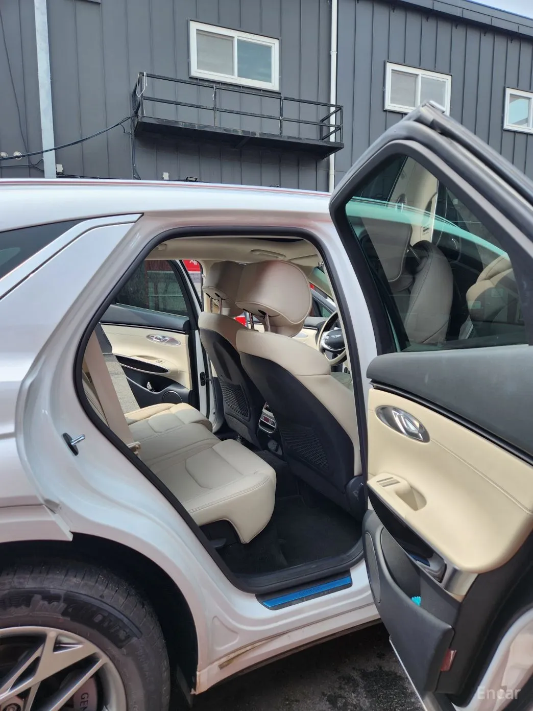 Genesis GV70 превью 12