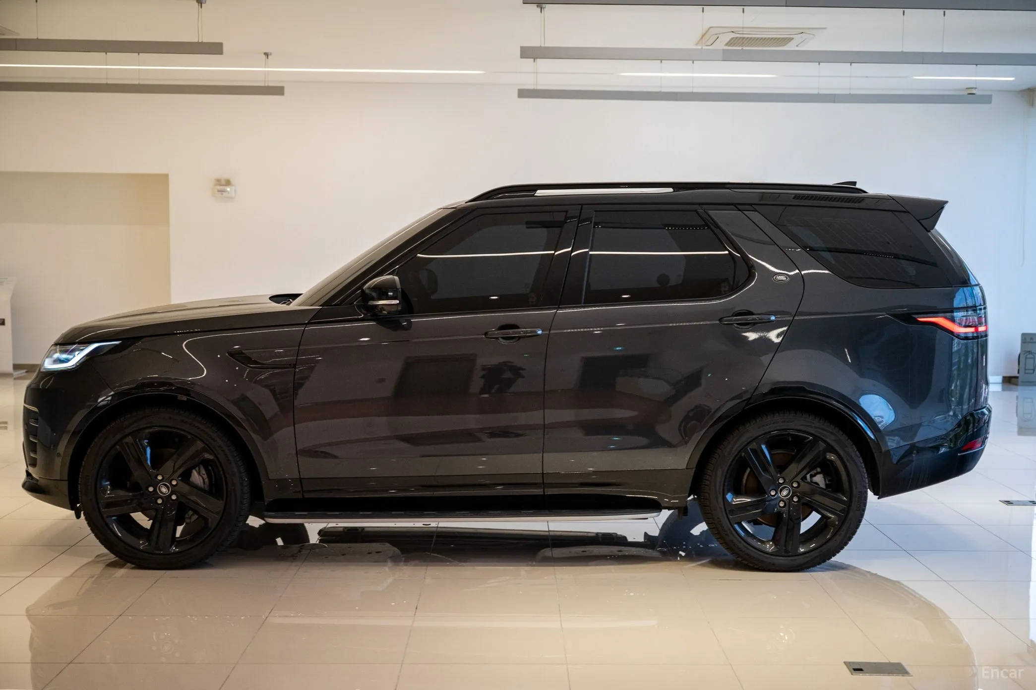 Land Rover Discovery 5 превью 4