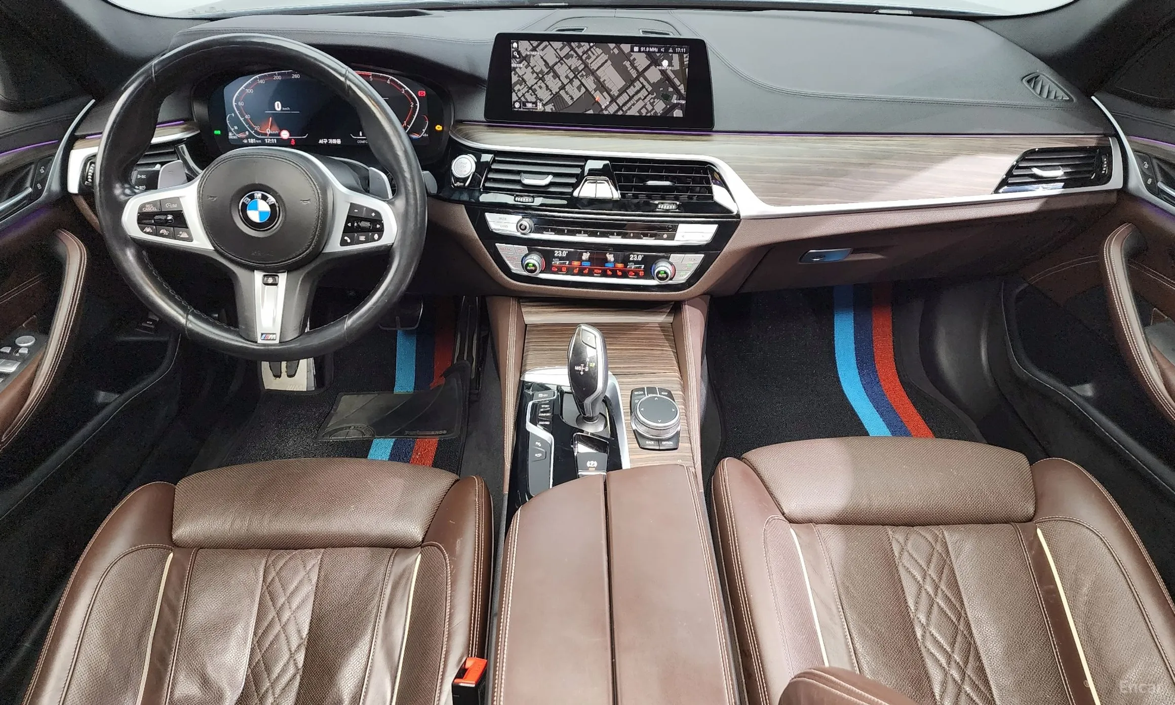 BMW 5 Series (G30) превью 4