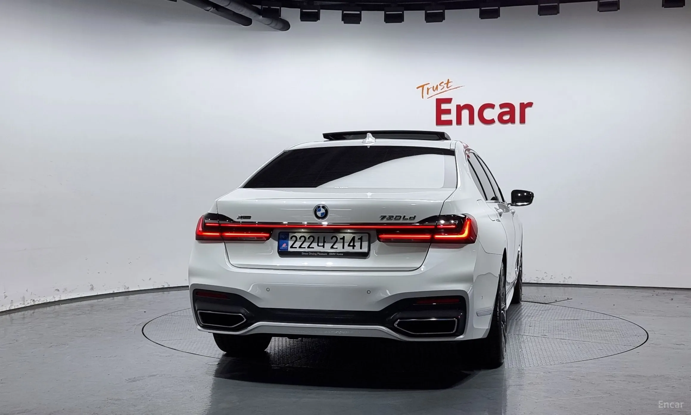 BMW 7 Series (G11) превью 3