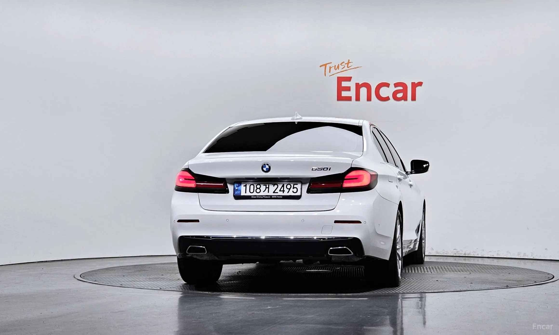 BMW 5 Series (G30) превью 3