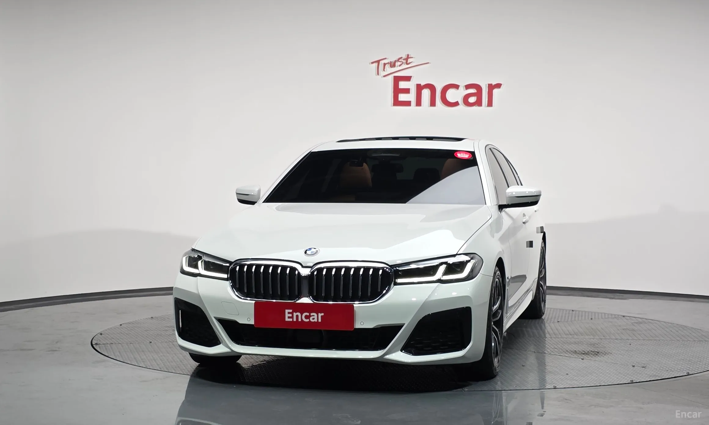 BMW 5 Series (G30) превью 2