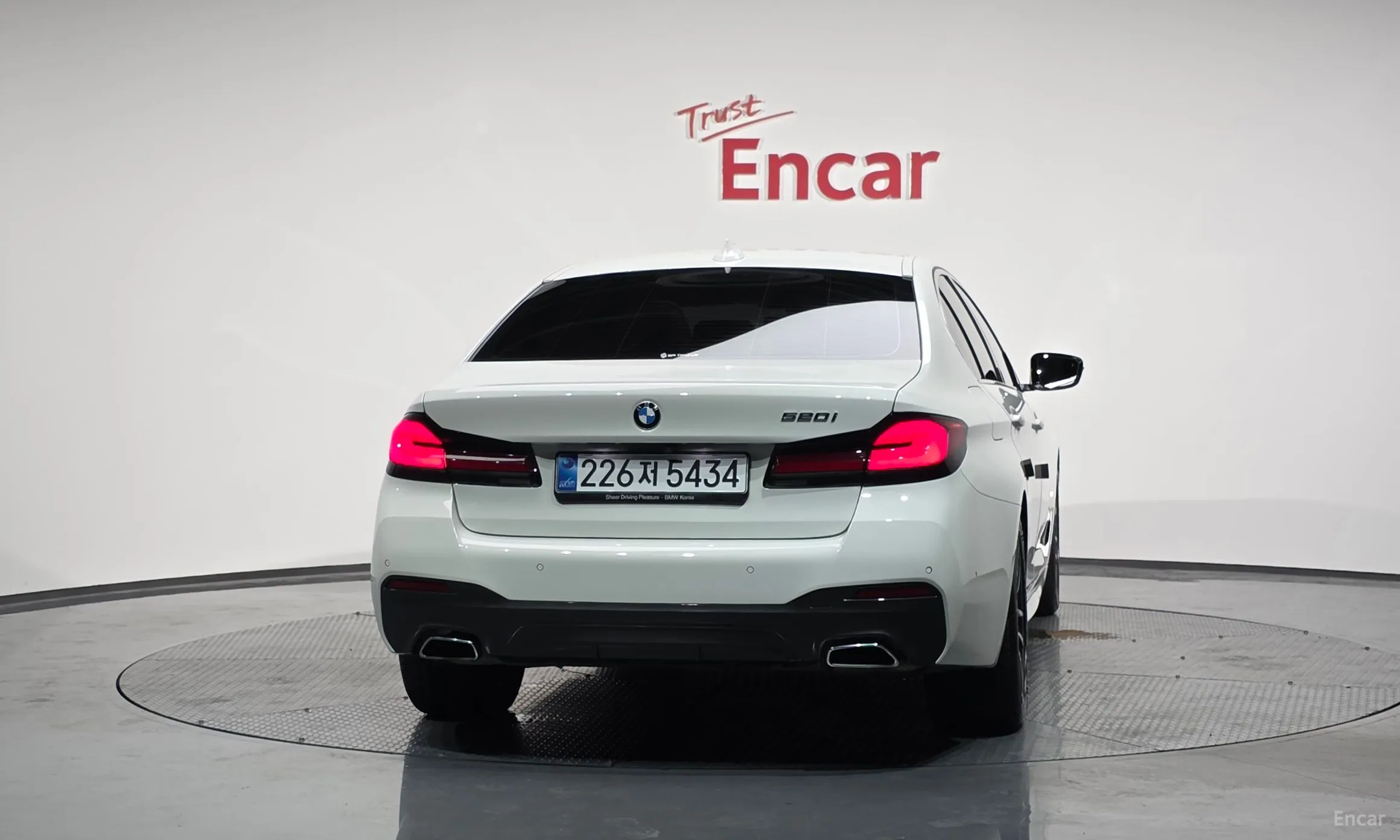 BMW 5 Series (G30) превью 3