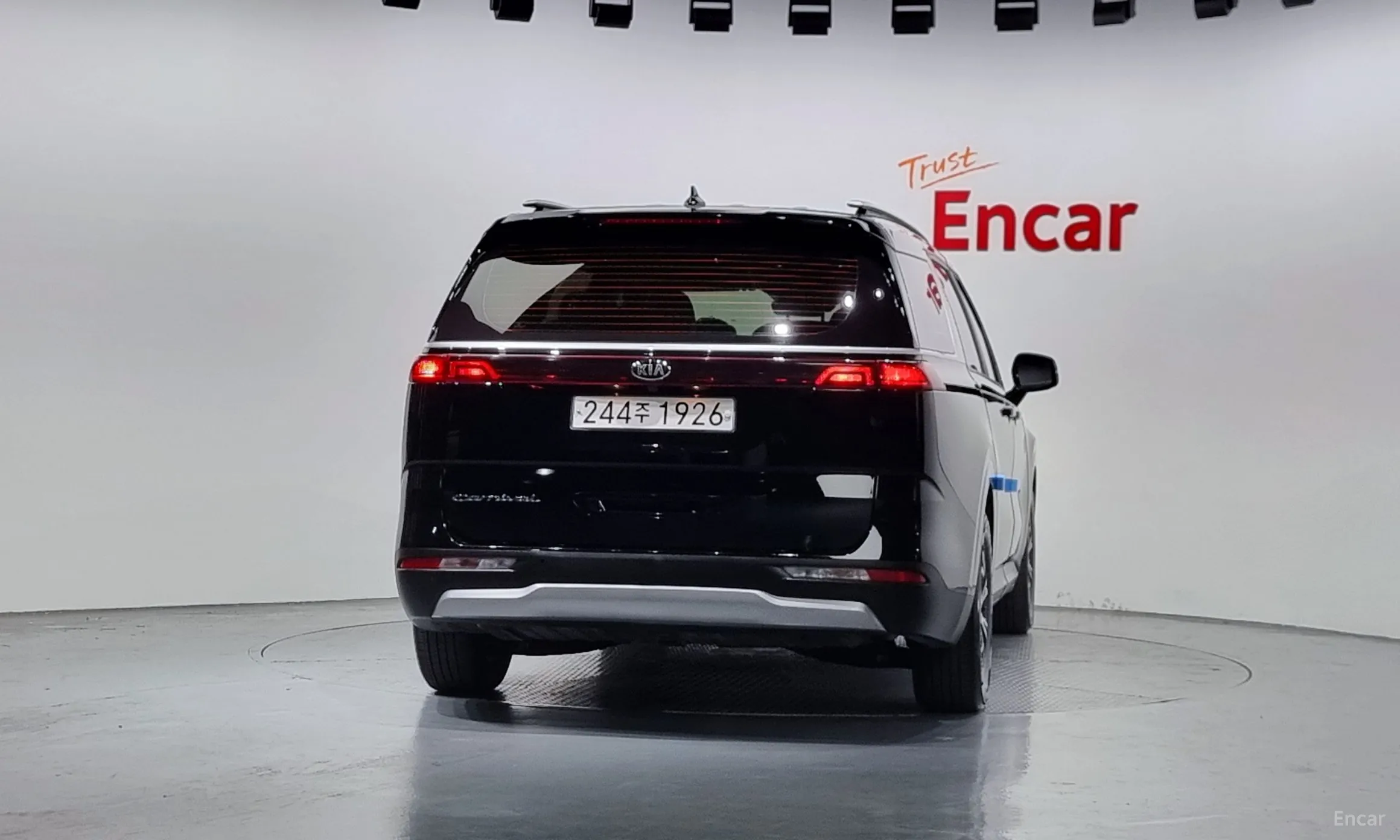 Kia Carnival Gen 4 превью 3