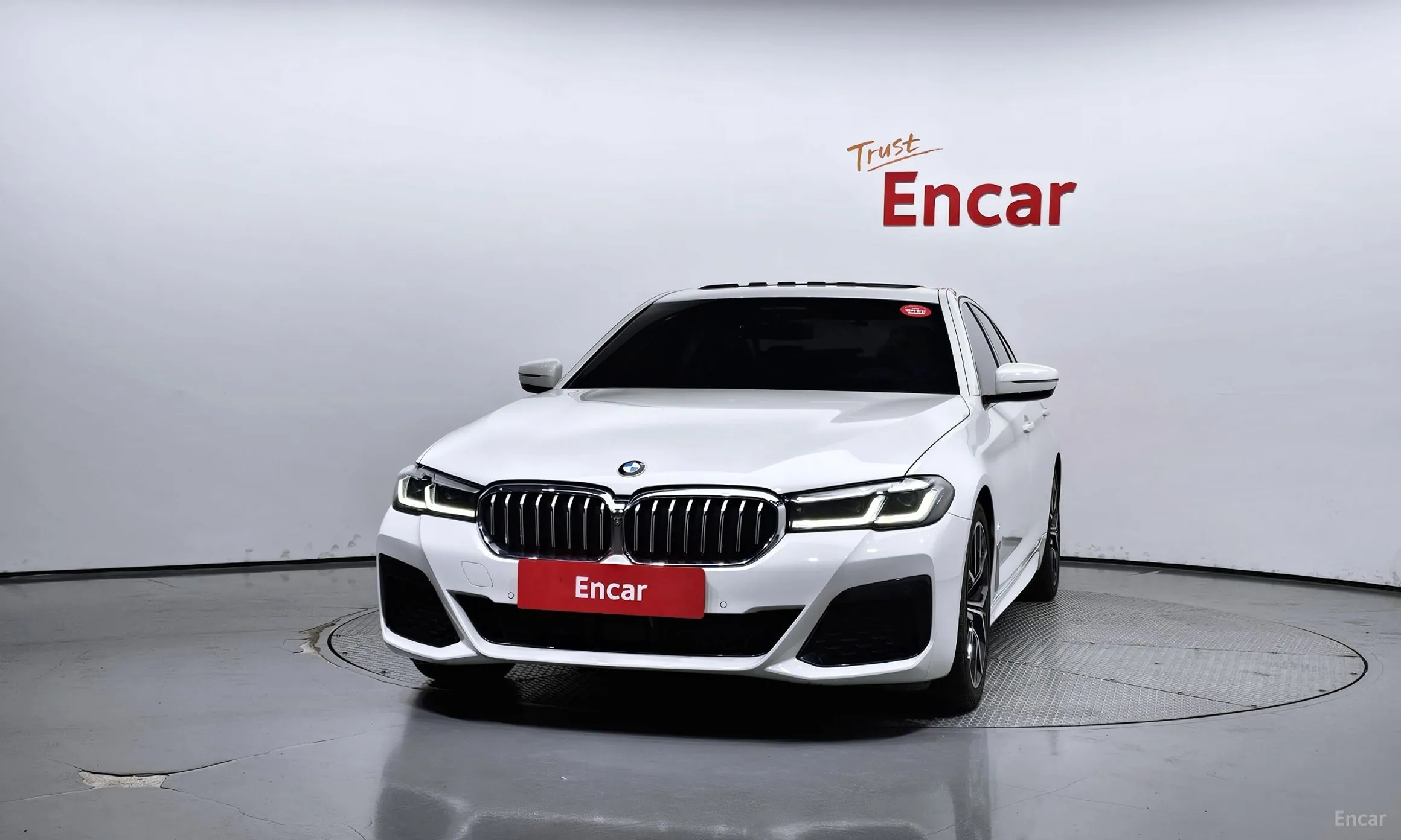 BMW 5 Series (G30) превью 2