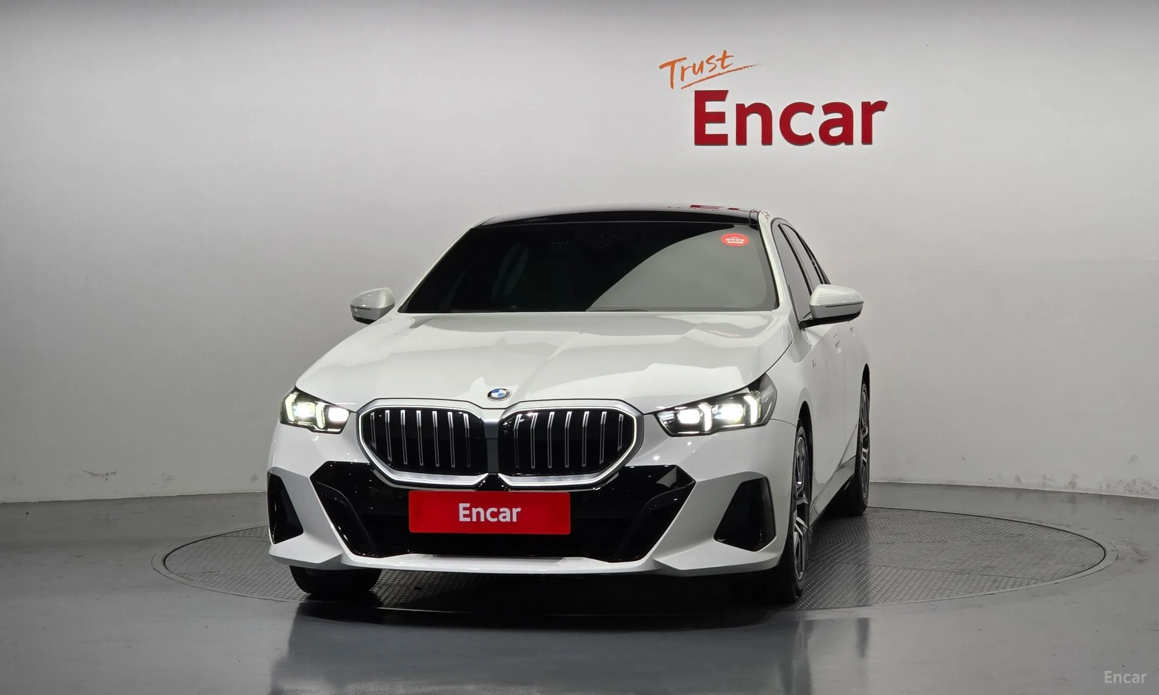 BMW 5 Series (G60) превью 2