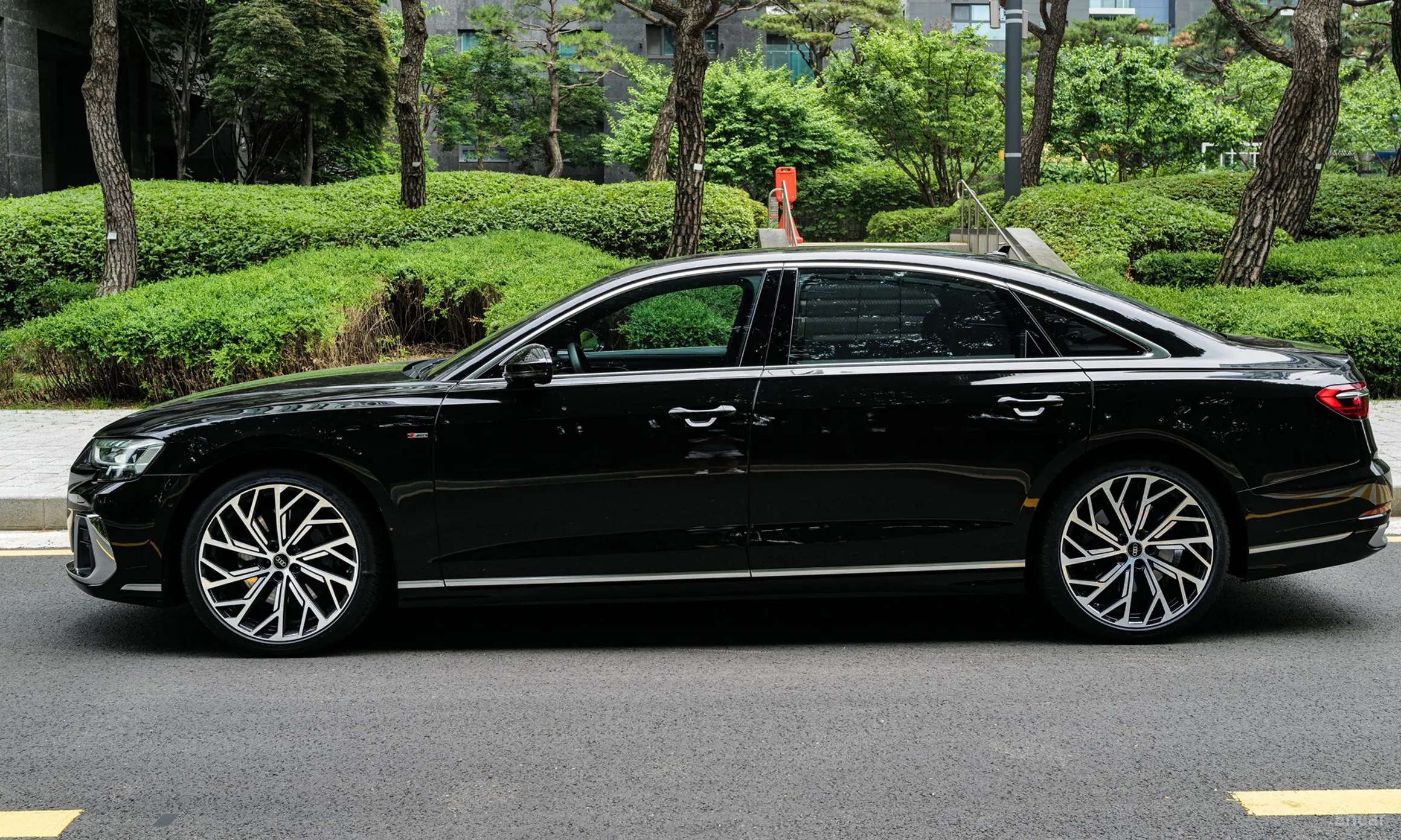 Audi A8 (D5)