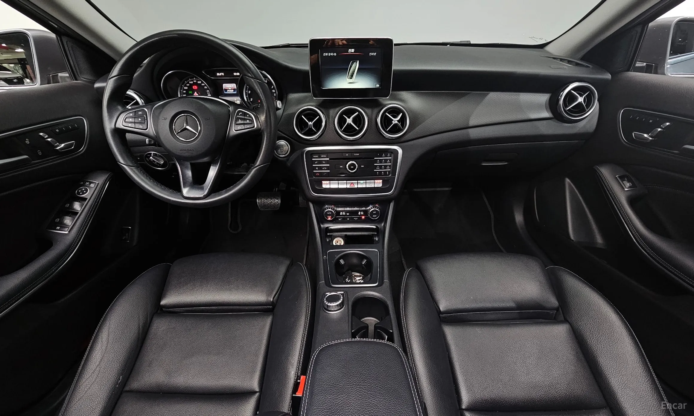 Mercedes Benz GLA-Class X156 превью 4