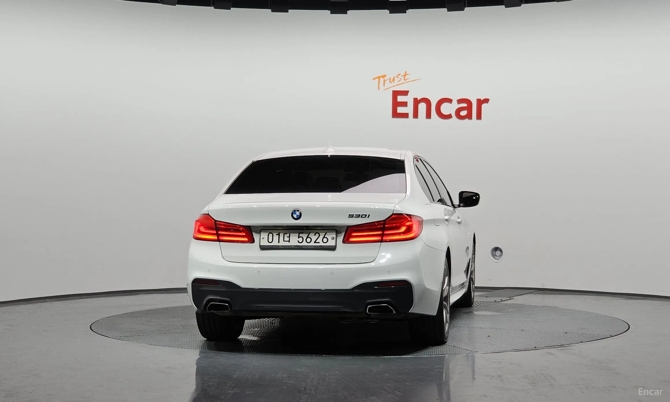 BMW 5 Series (G30) превью 3