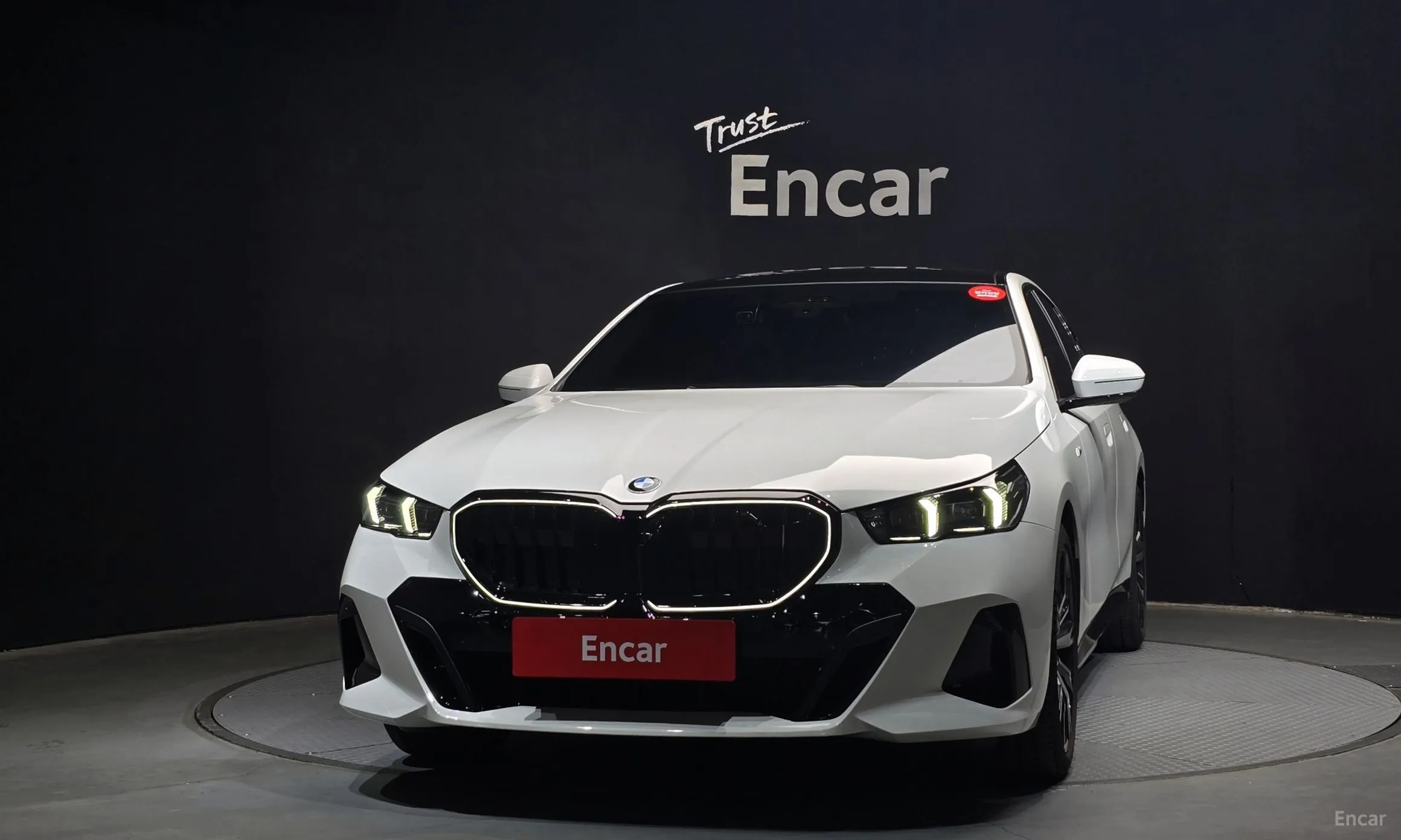 BMW 5 Series (G60) превью 2