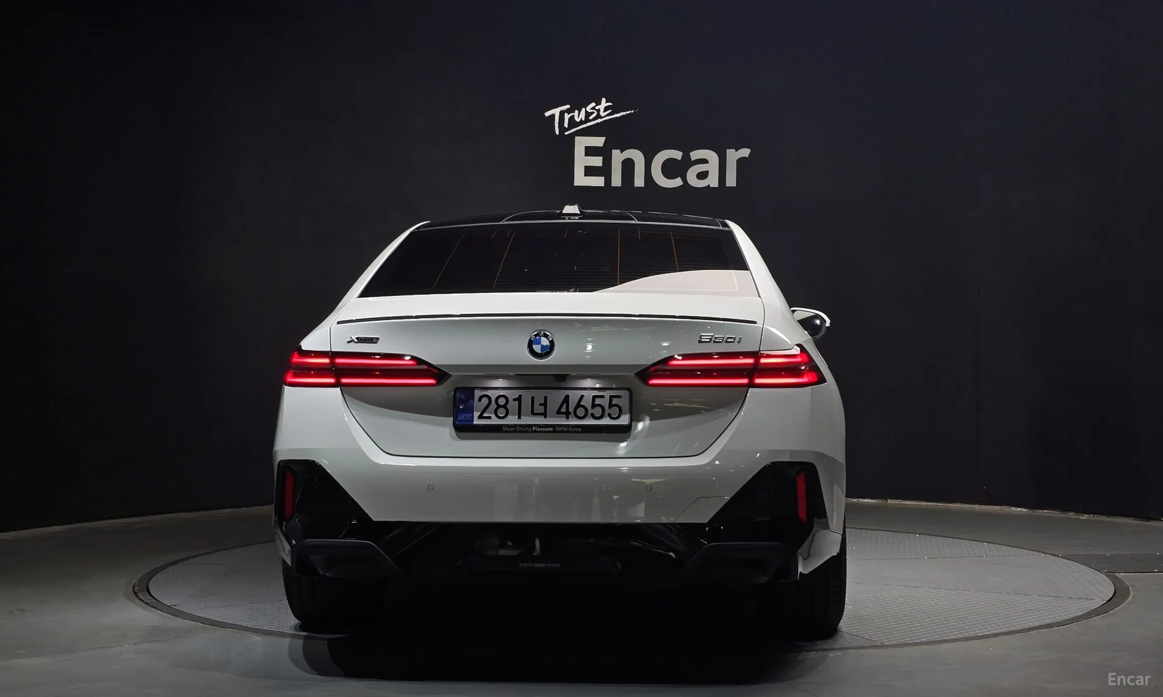 BMW 5 Series (G60) превью 3