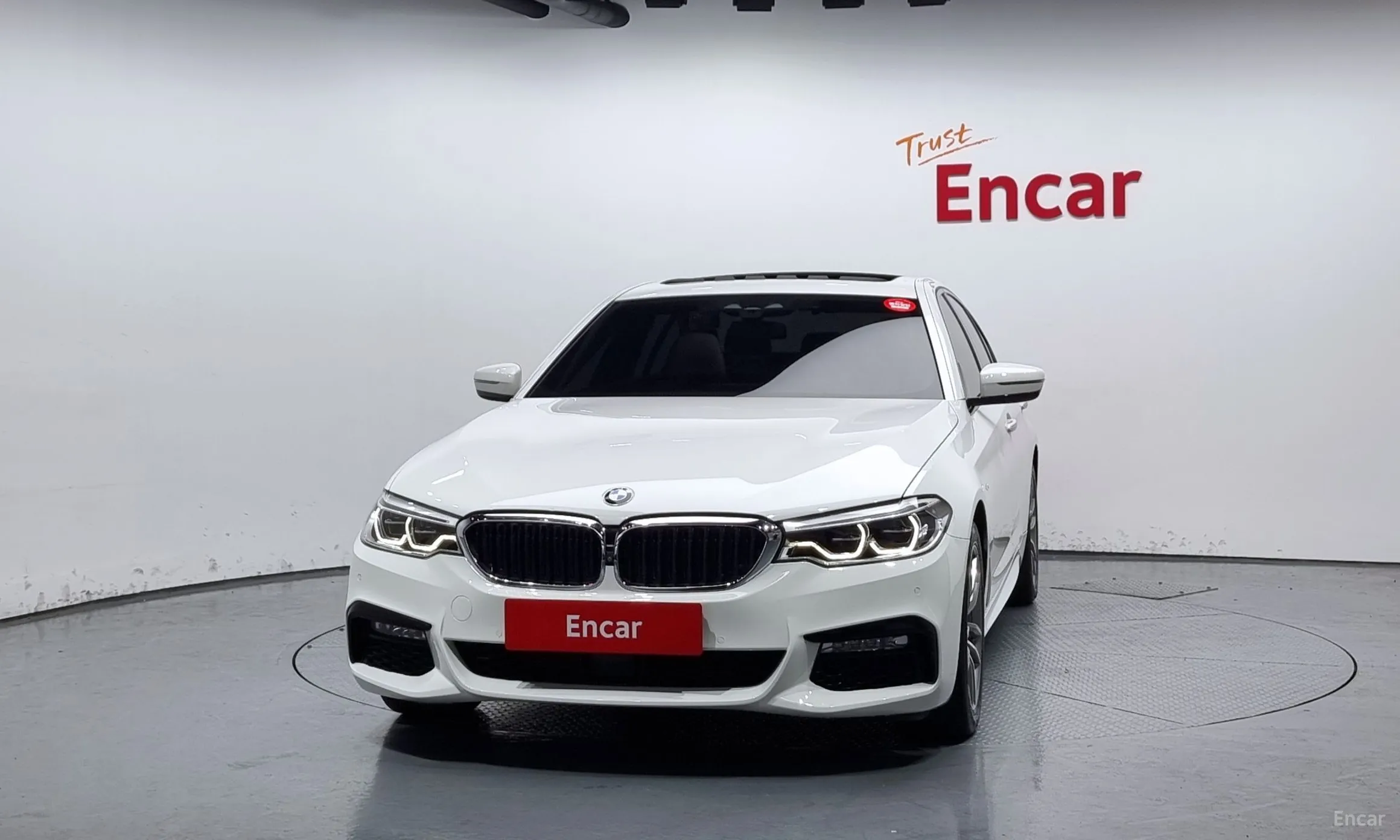 BMW 5 Series (G30) превью 2