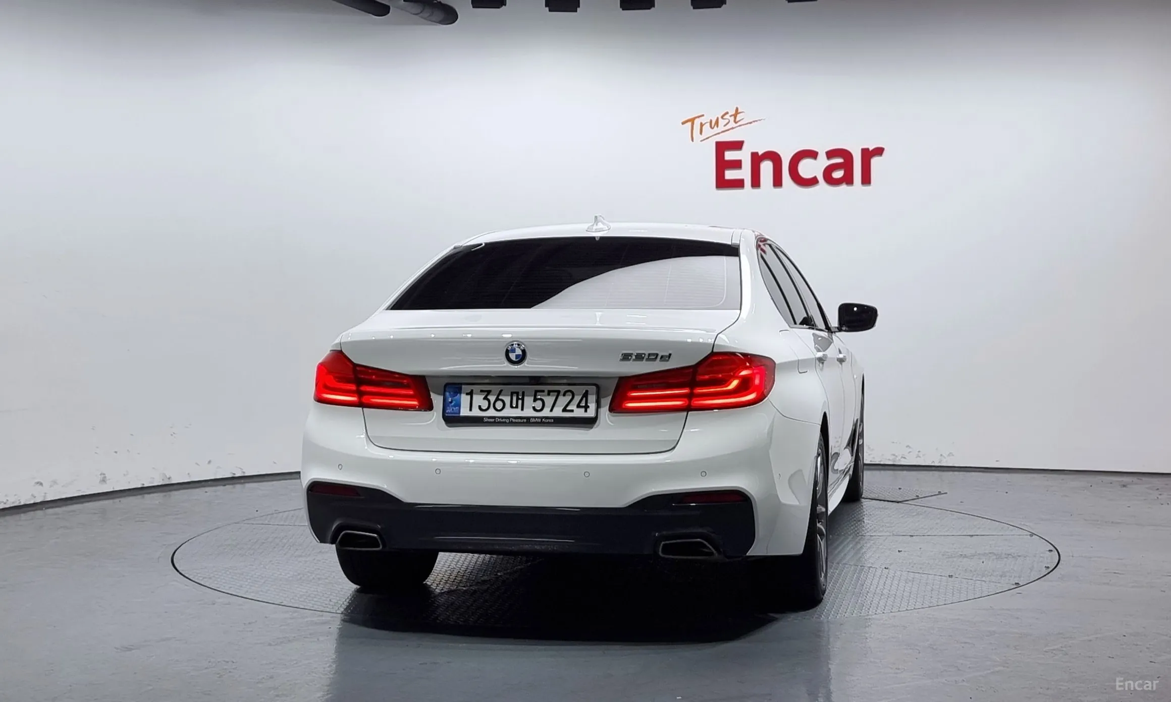 BMW 5 Series (G30) превью 3