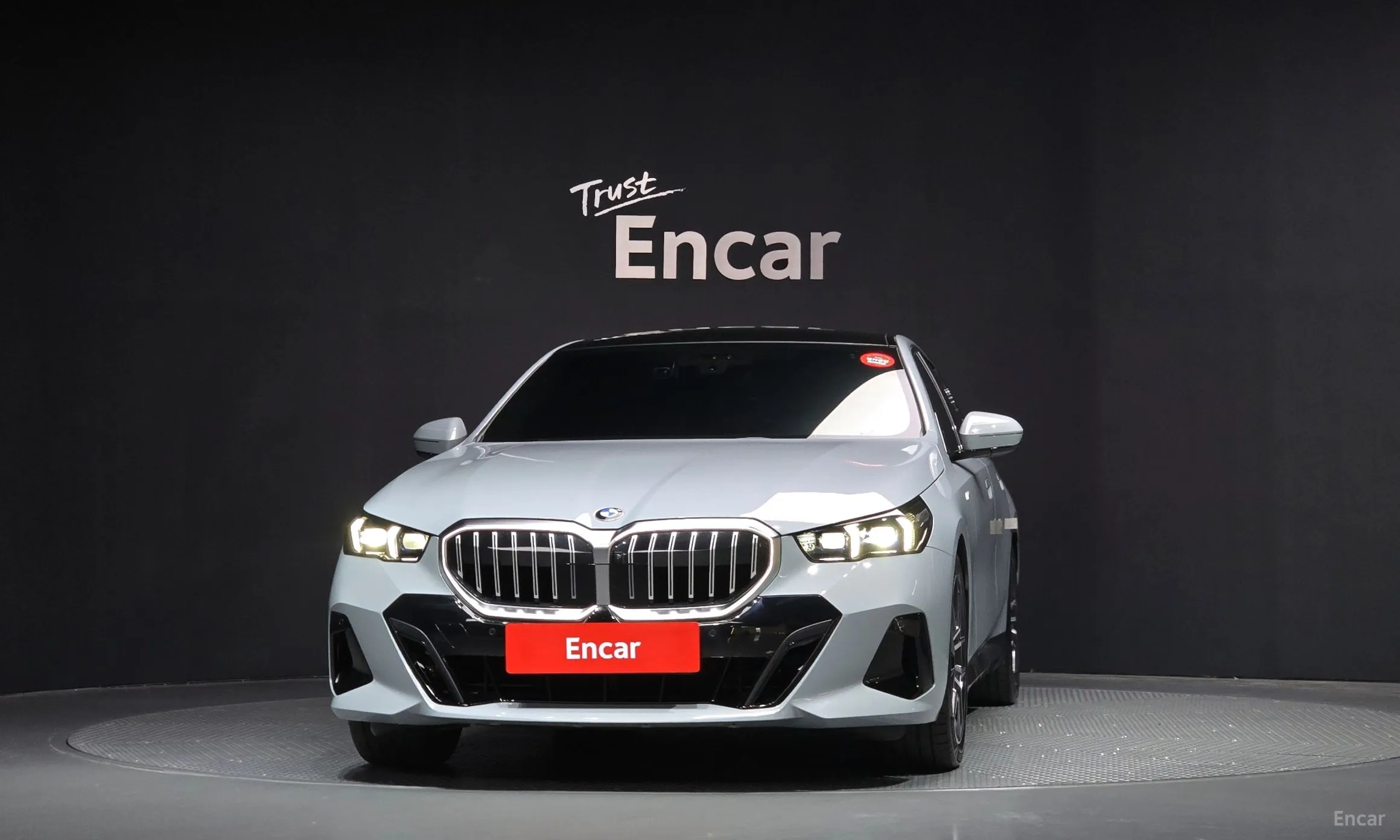 BMW 5 Series (G60) превью 2