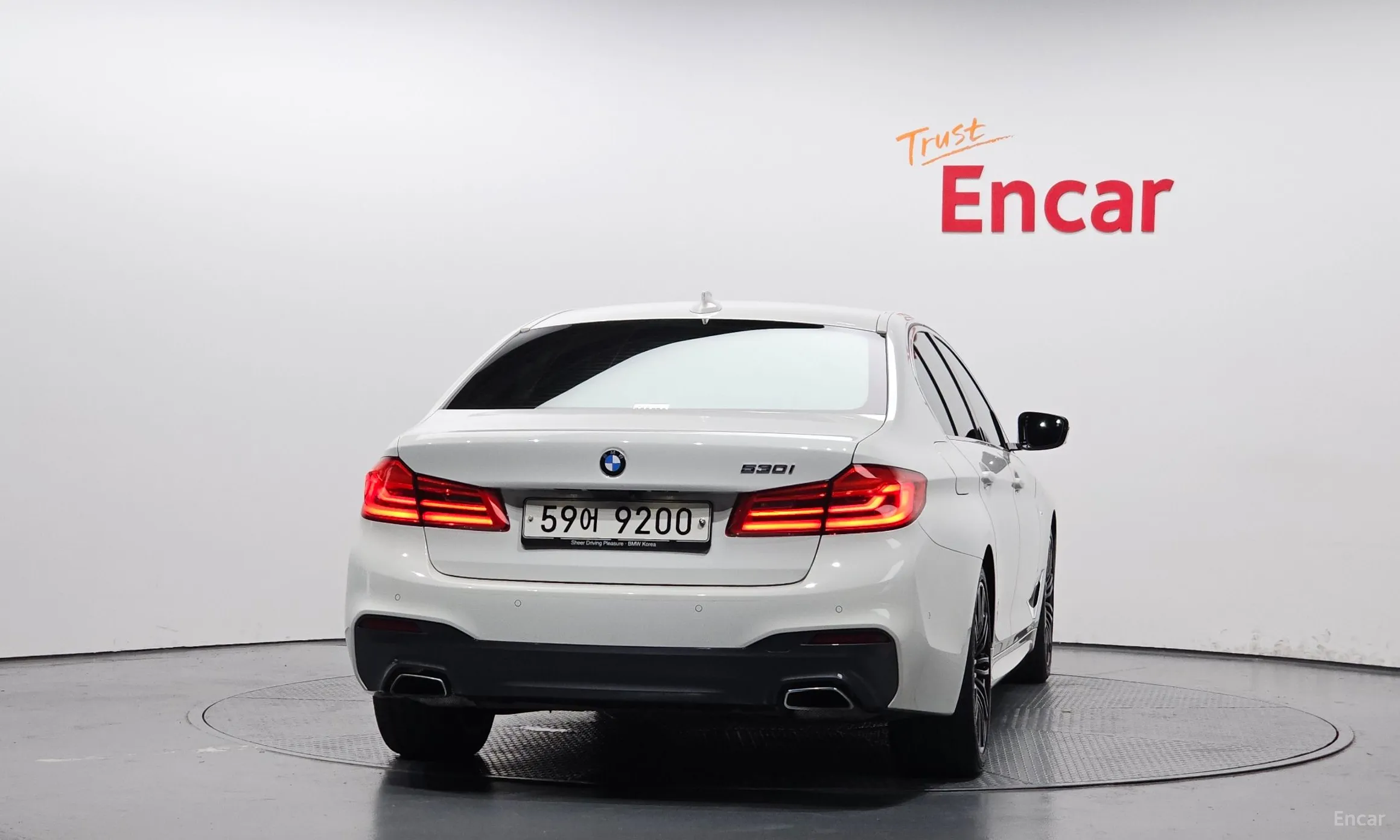 BMW 5 Series (G30) превью 3