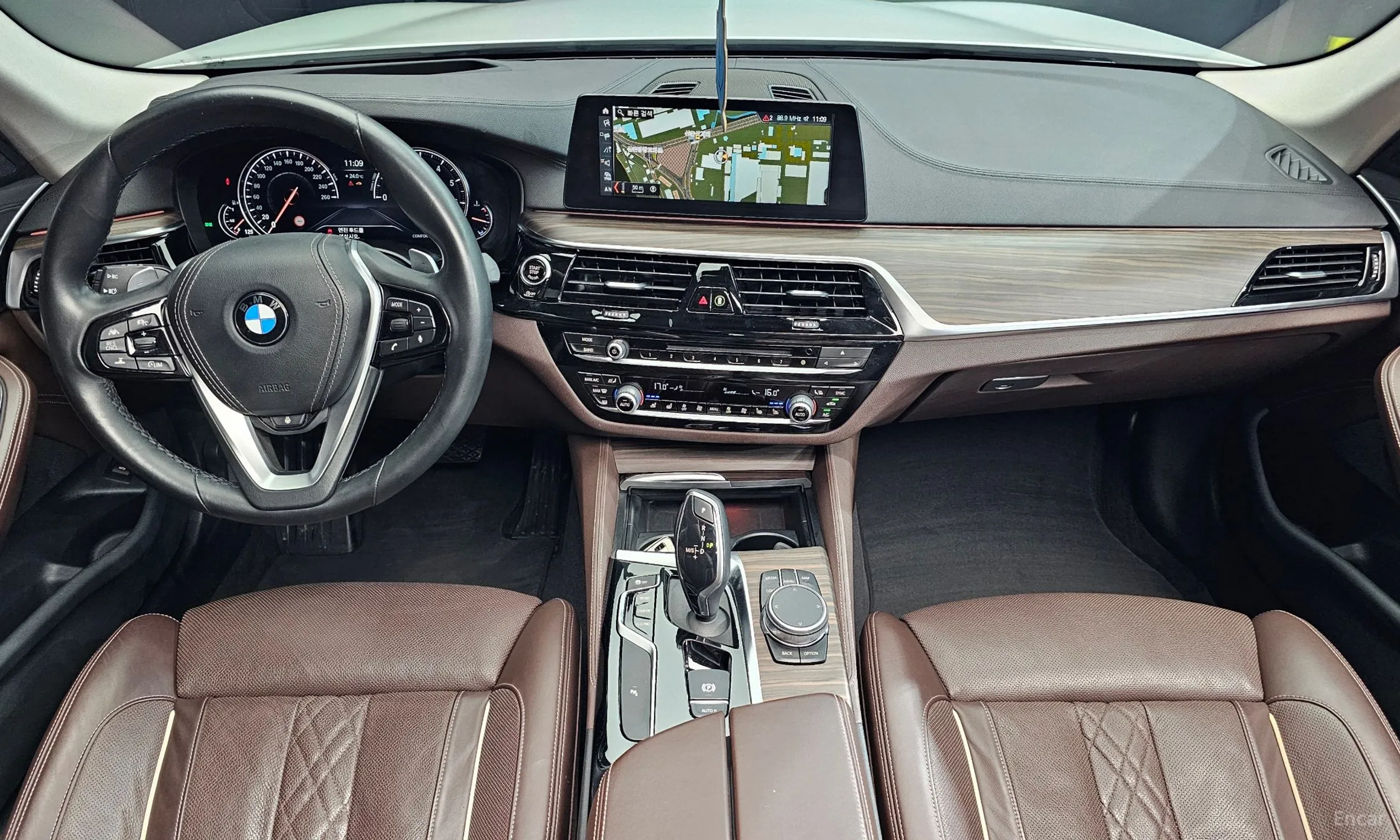 BMW 5 Series (G30) превью 4