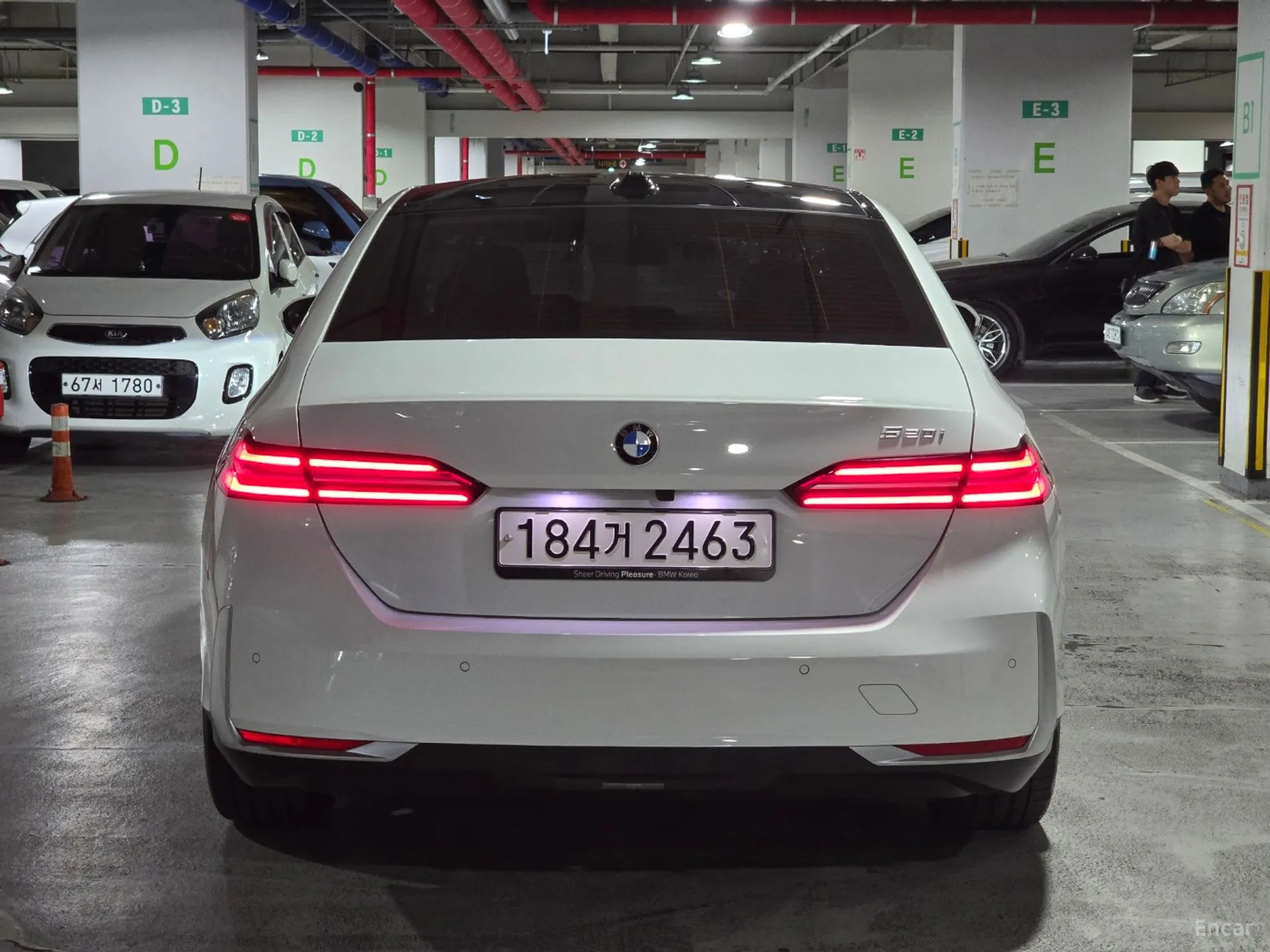 BMW 5 Series (G60) превью 2