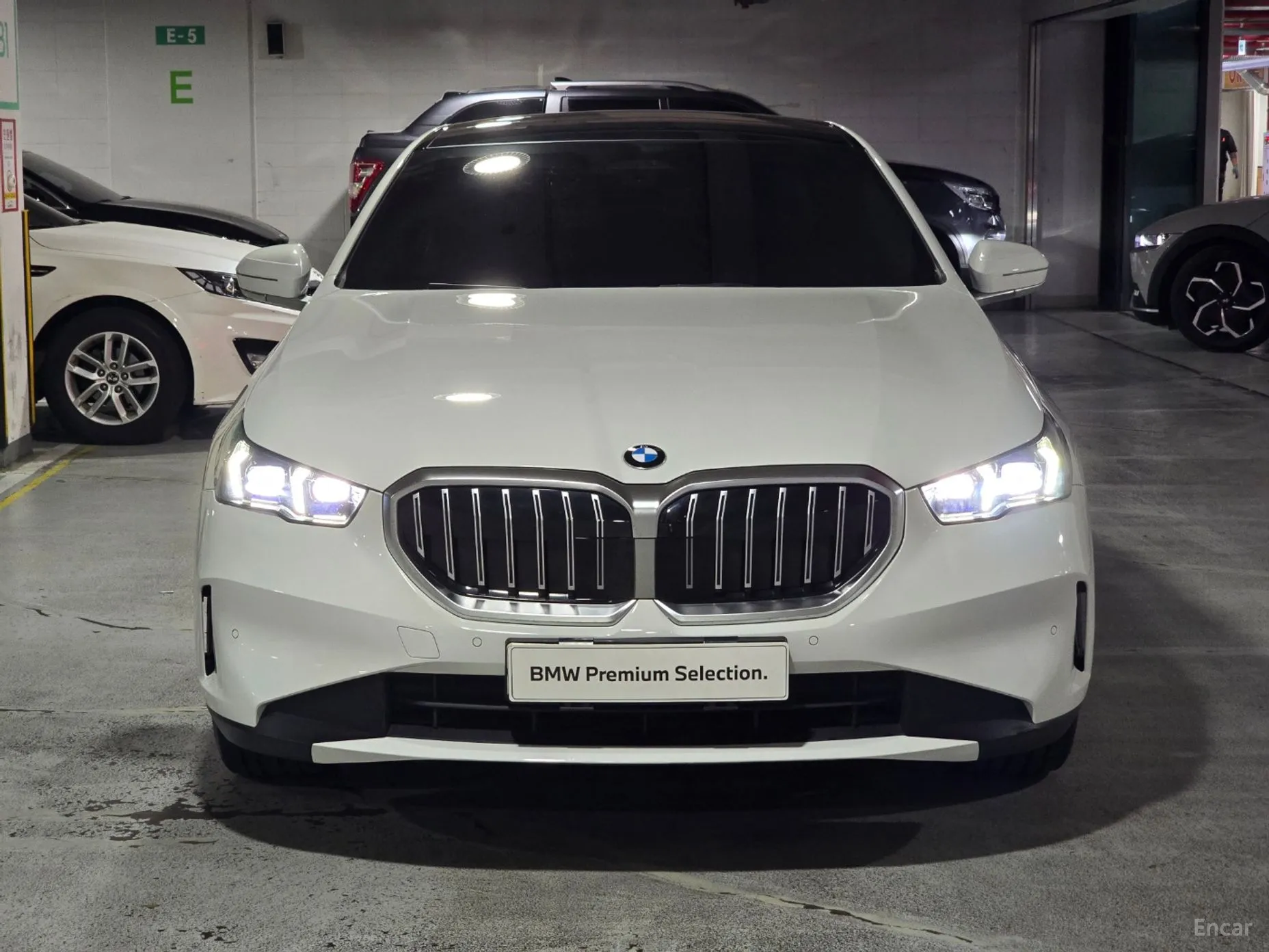 BMW 5 Series (G60) превью 3