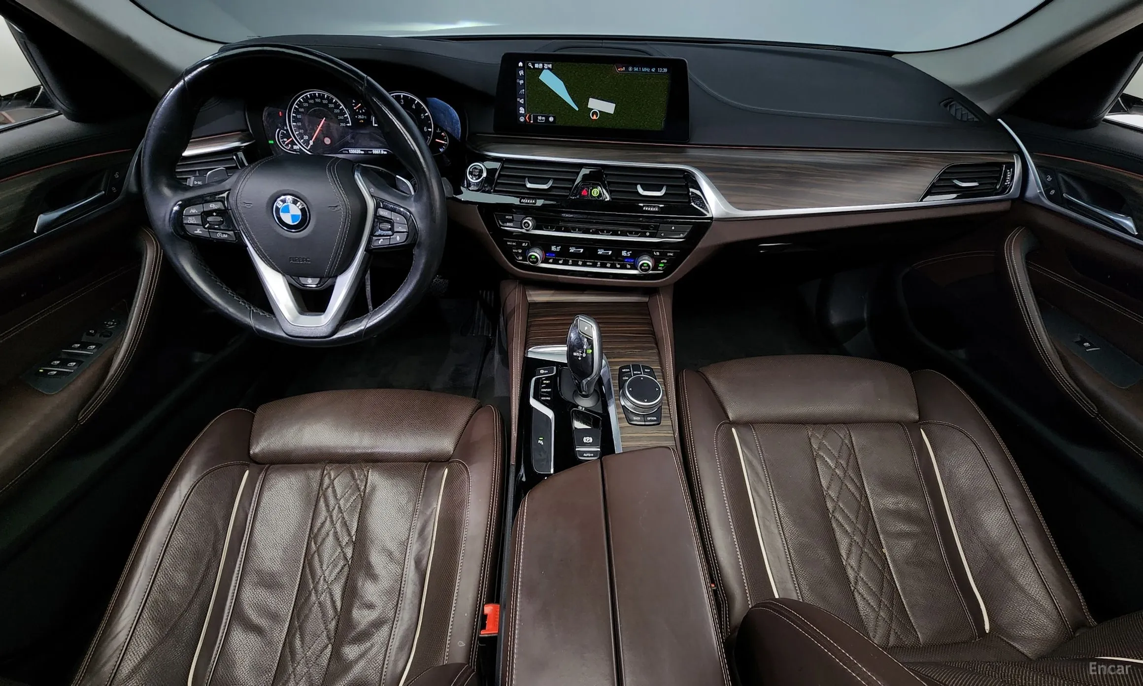 BMW 5 Series (G30) превью 4