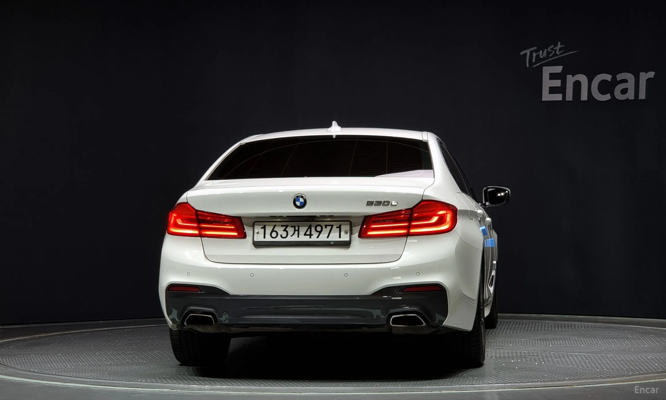 BMW 5 Series (G30) превью 3