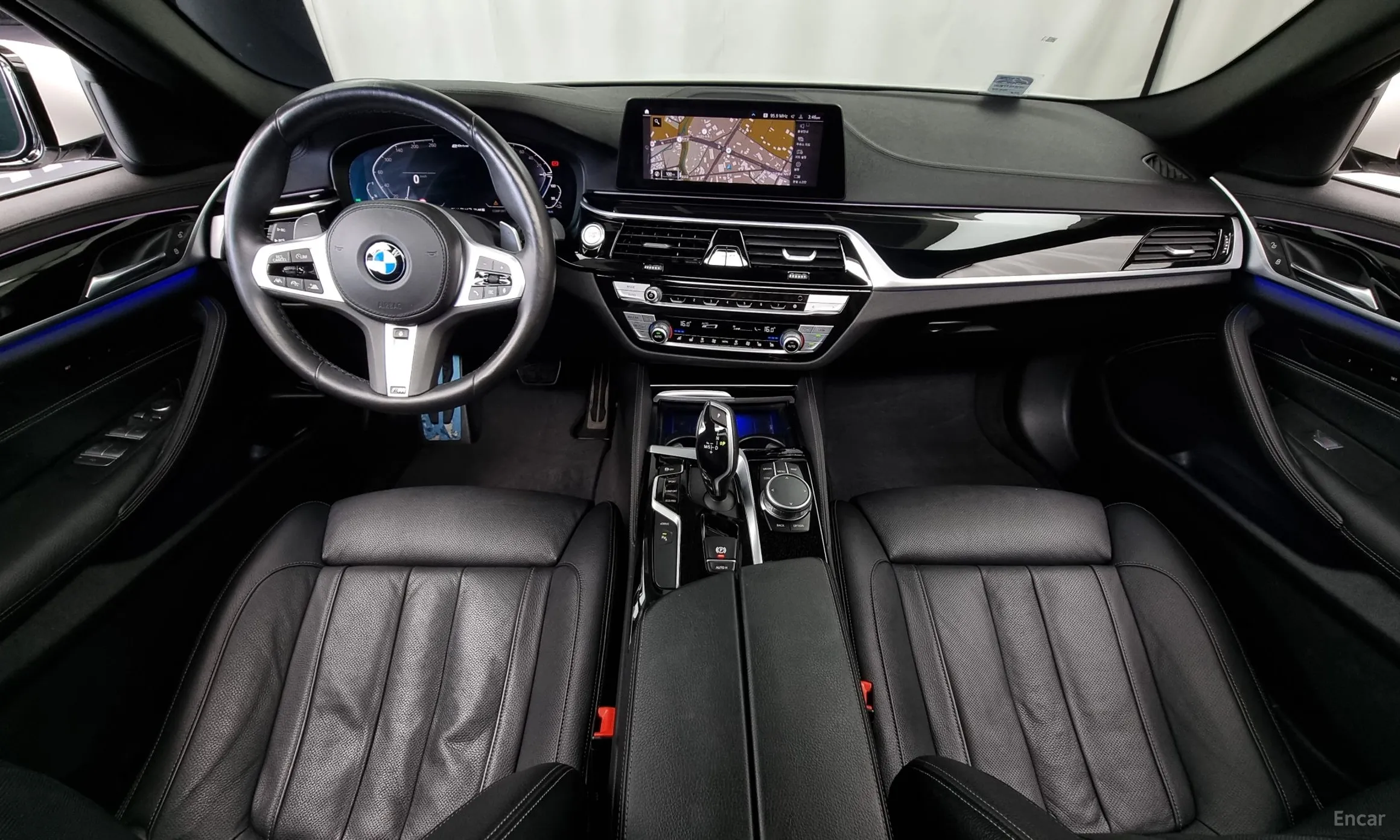 BMW 5 Series (G30) превью 4