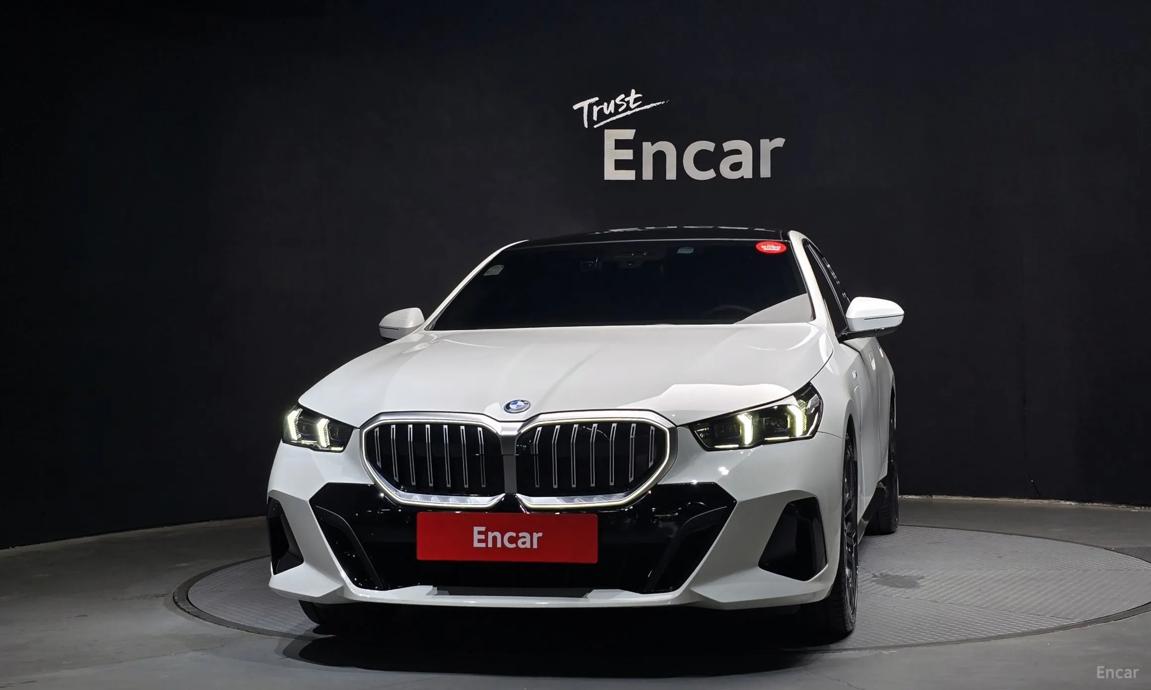 BMW 5 Series (G60) превью 2