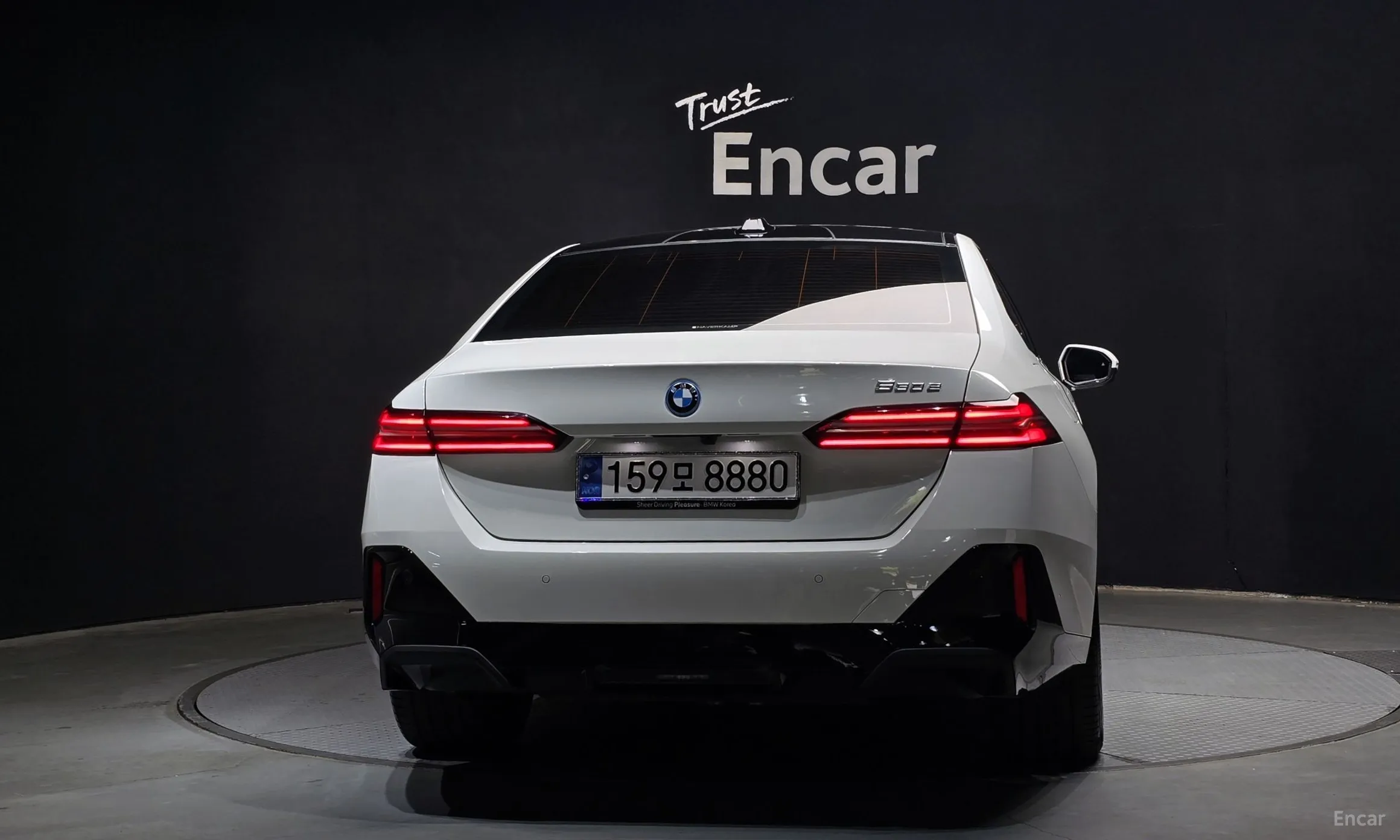 BMW 5 Series (G60) превью 3