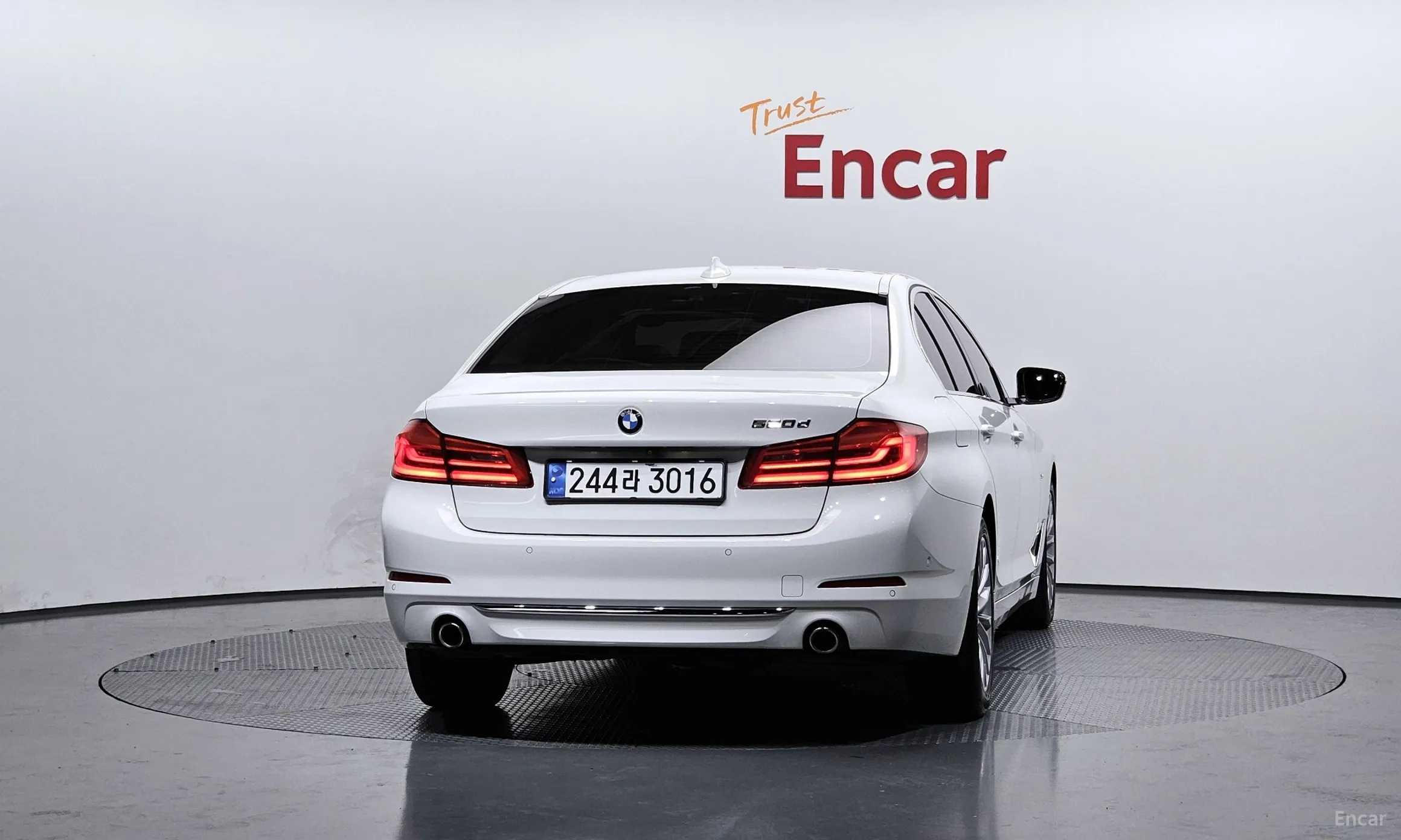 BMW 5 Series (G30) превью 3