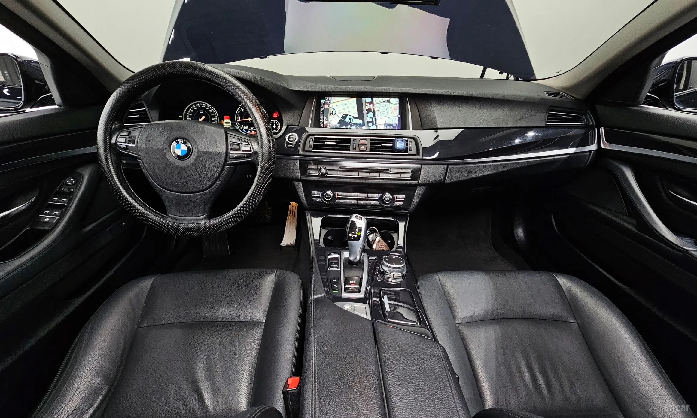 BMW 5 Series (F10) превью 4