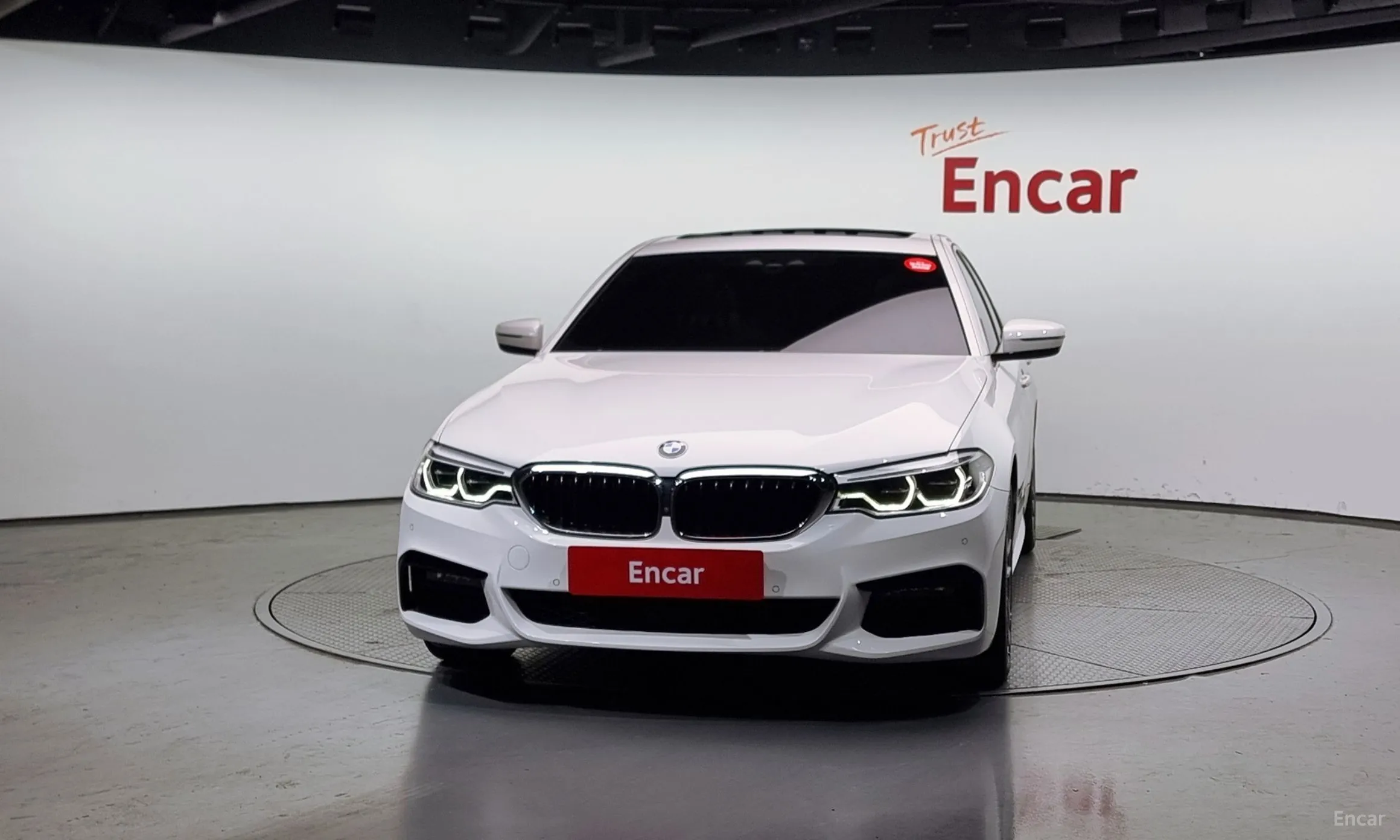BMW 5 Series (G30) превью 2