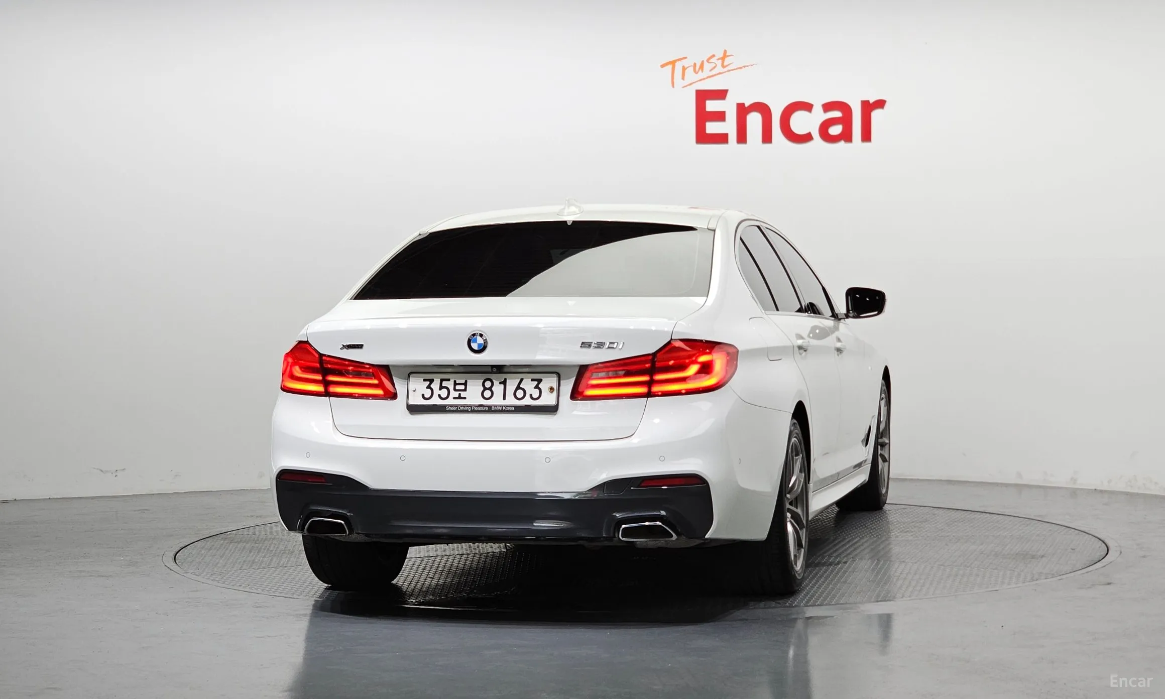 BMW 5 Series (G30) превью 3