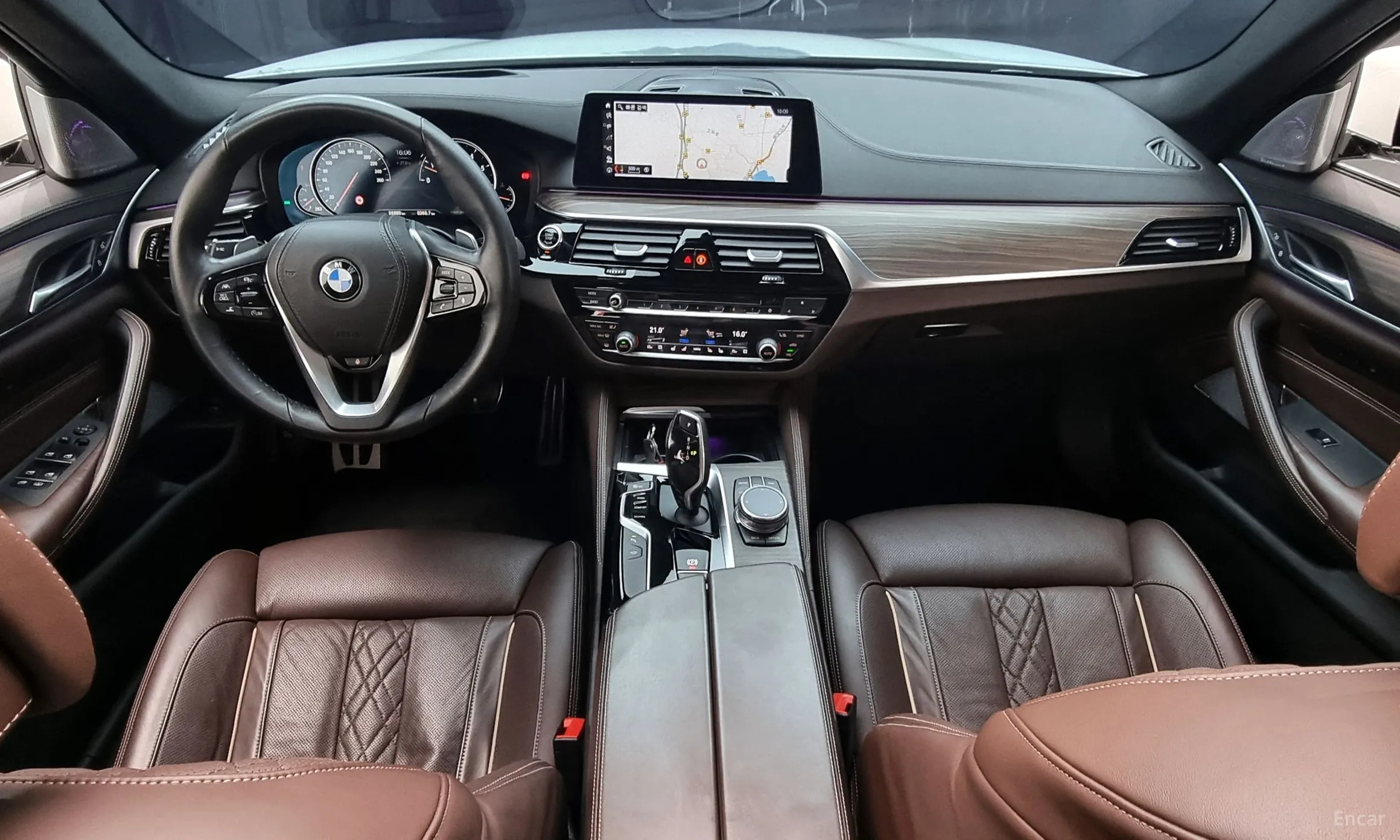 BMW 5 Series (G30) превью 4