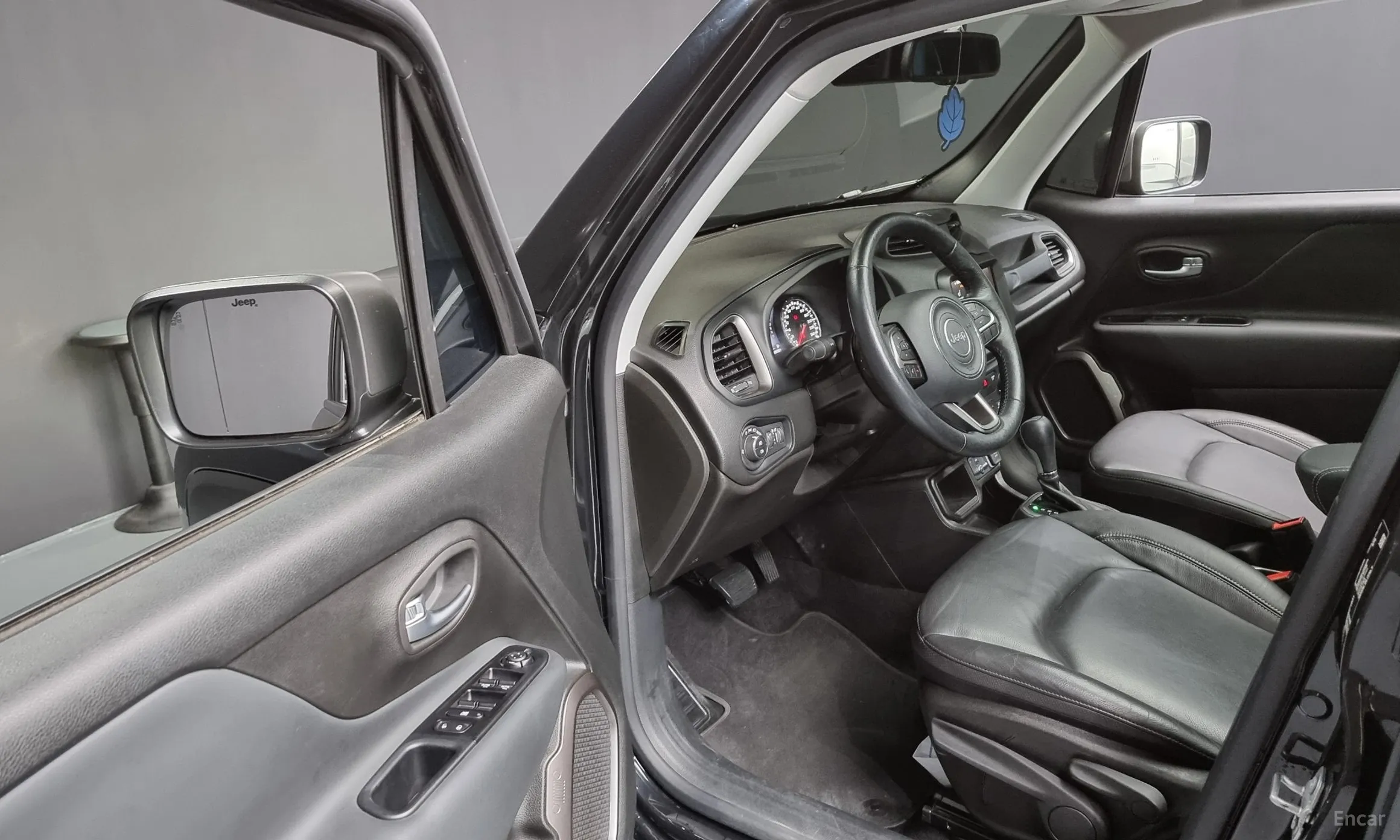 Jeep Renegade превью 10