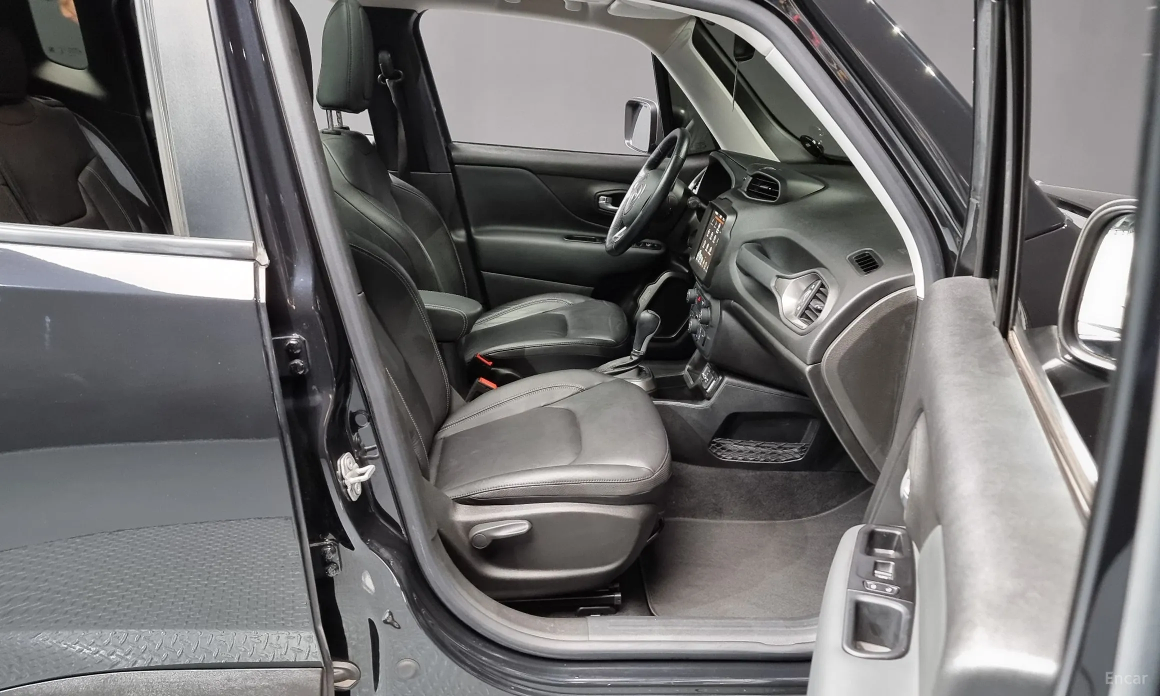 Jeep Renegade превью 11