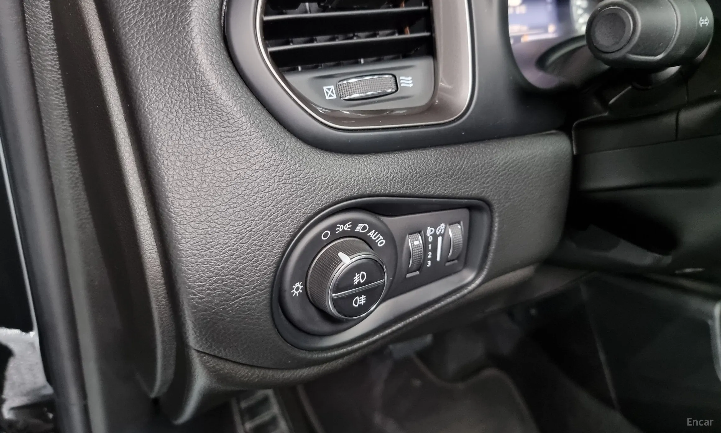 Jeep Renegade превью 14