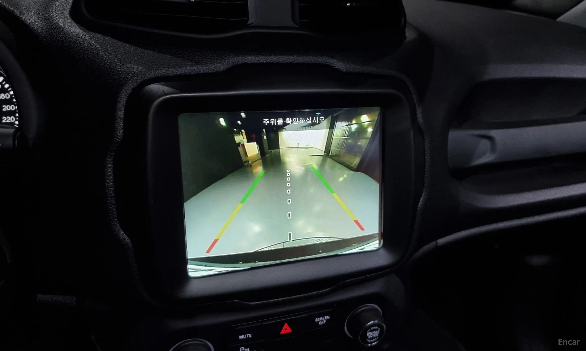 Jeep Renegade превью 16
