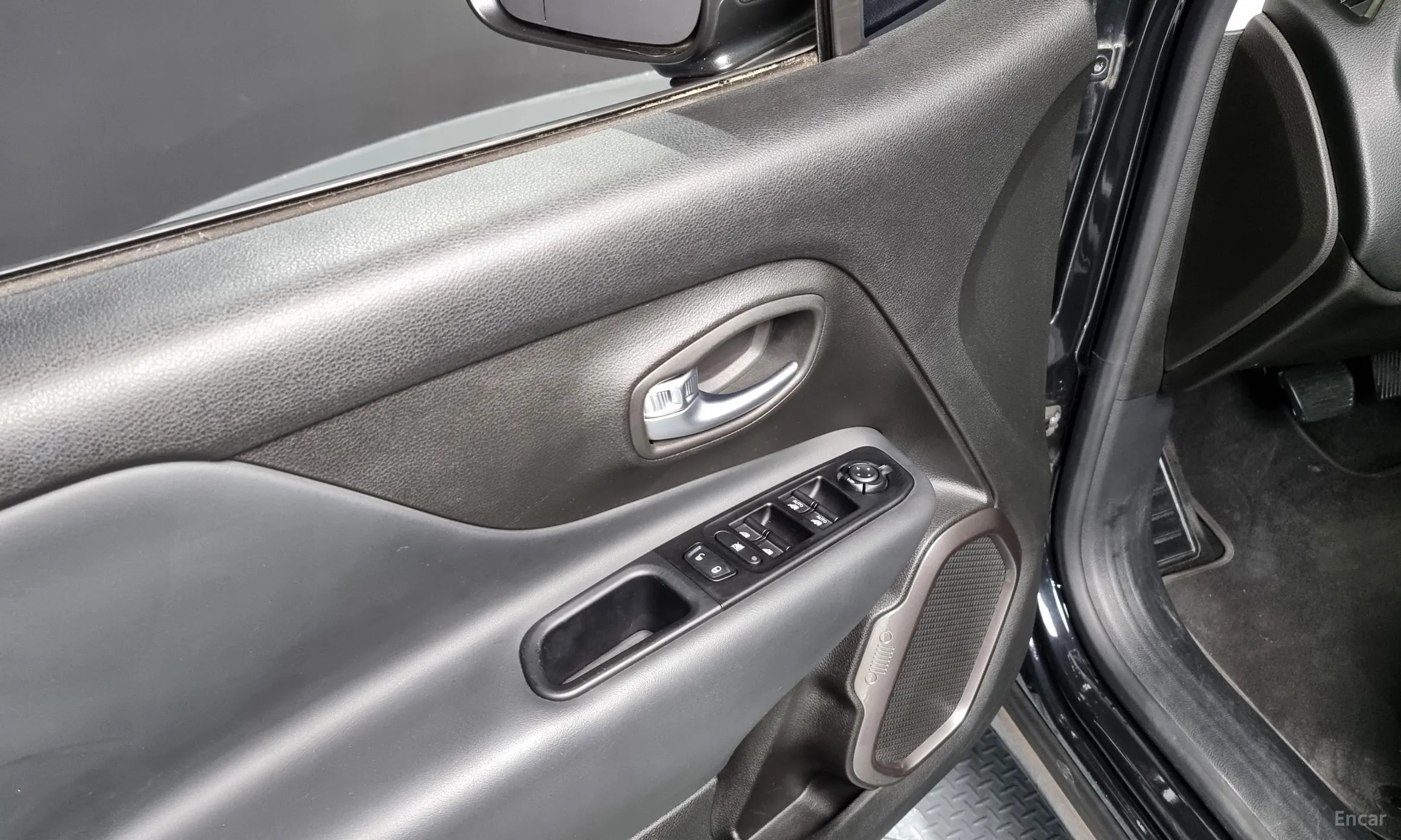 Jeep Renegade превью 18