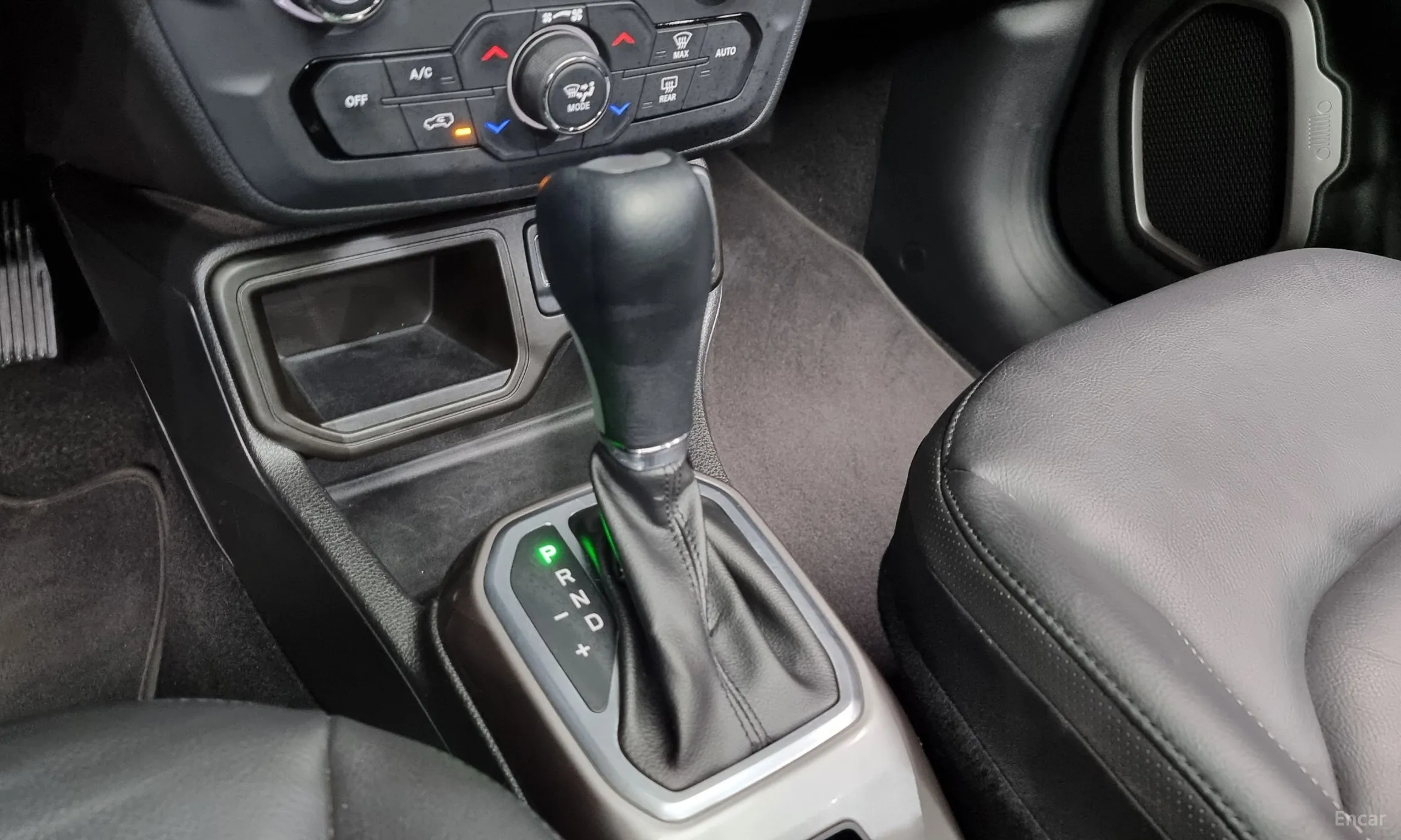 Jeep Renegade превью 9