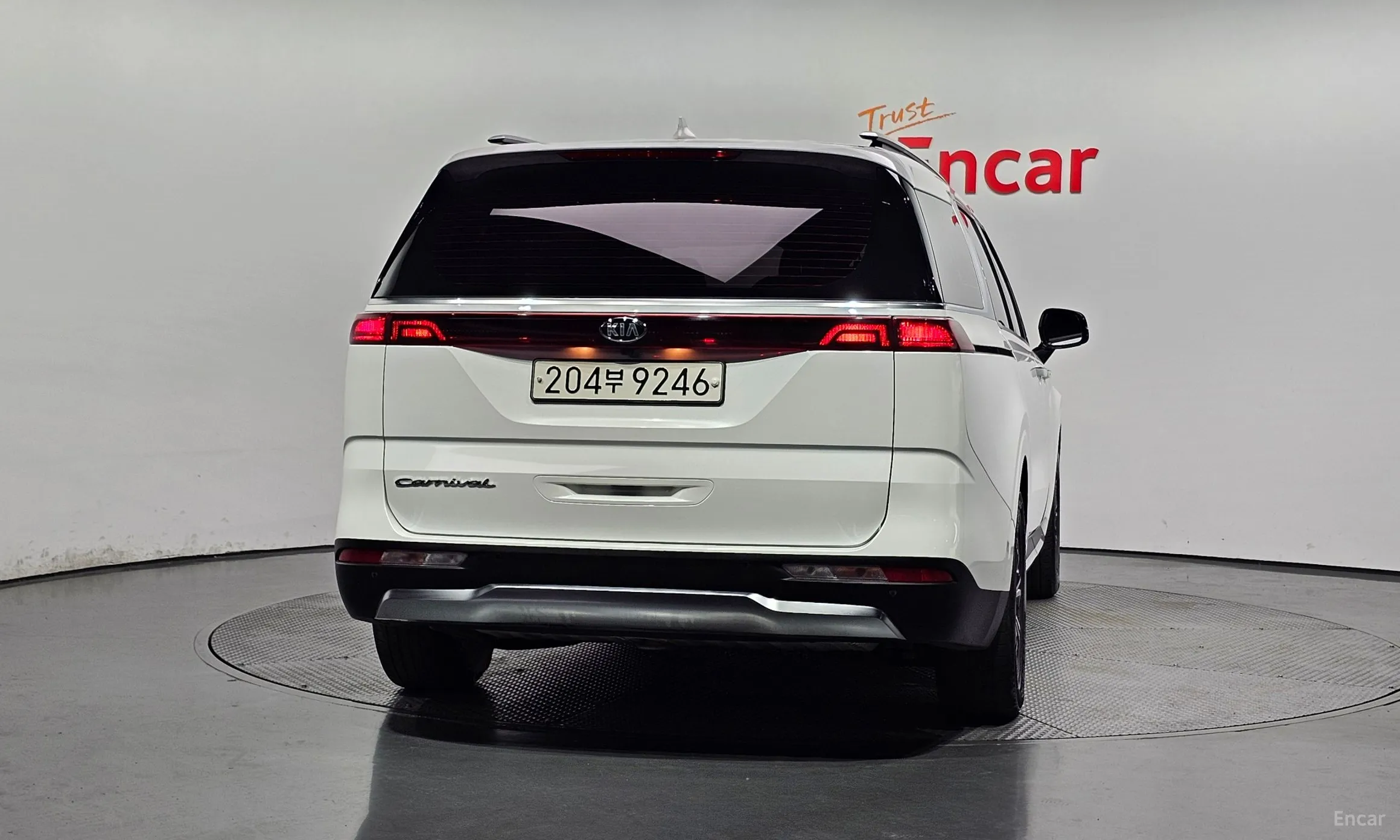 Kia Carnival Gen 4 превью 3