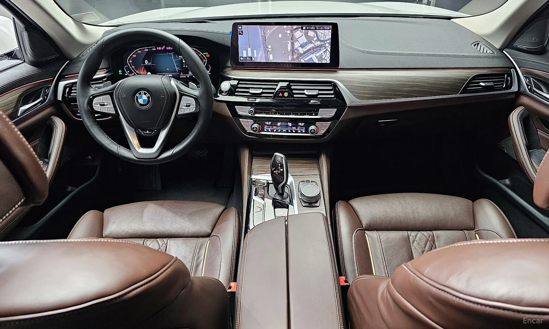 BMW 5 Series (G30) превью 4