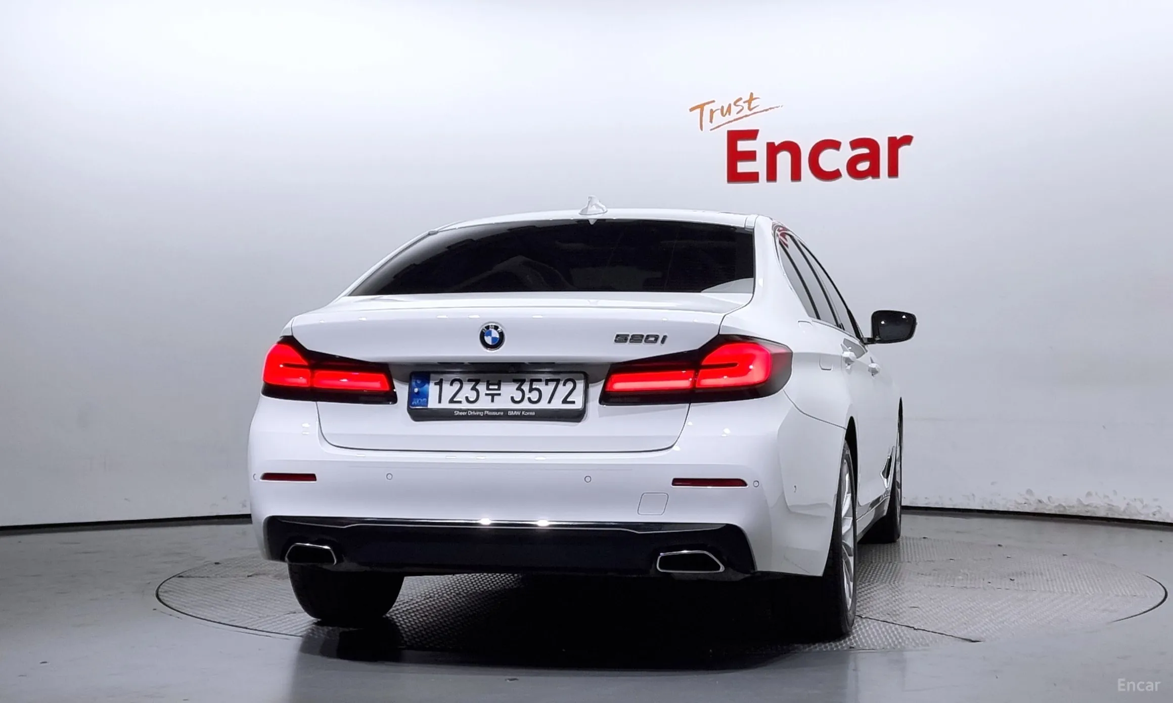 BMW 5 Series (G30) превью 3